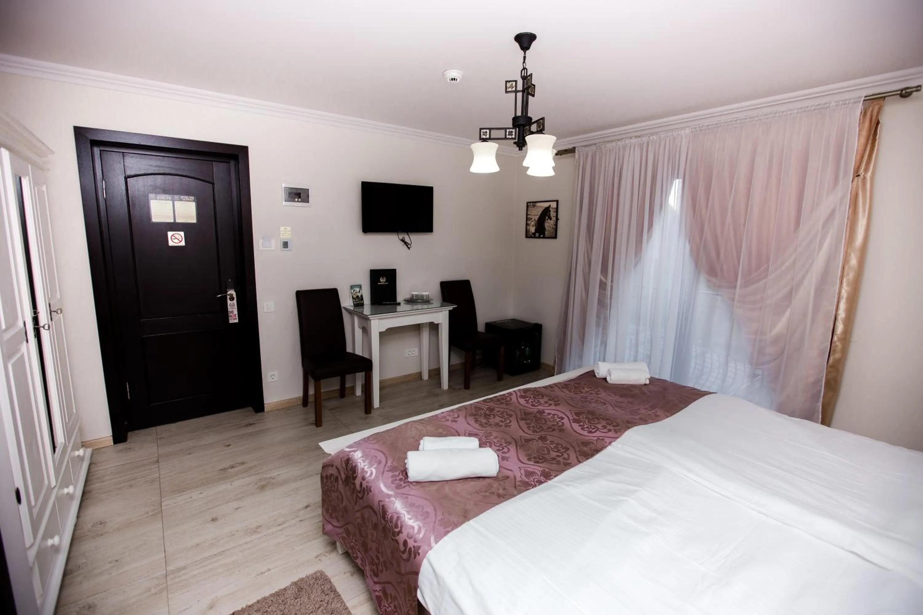 Bedroom, Bed in Wonderland Cluj Resort