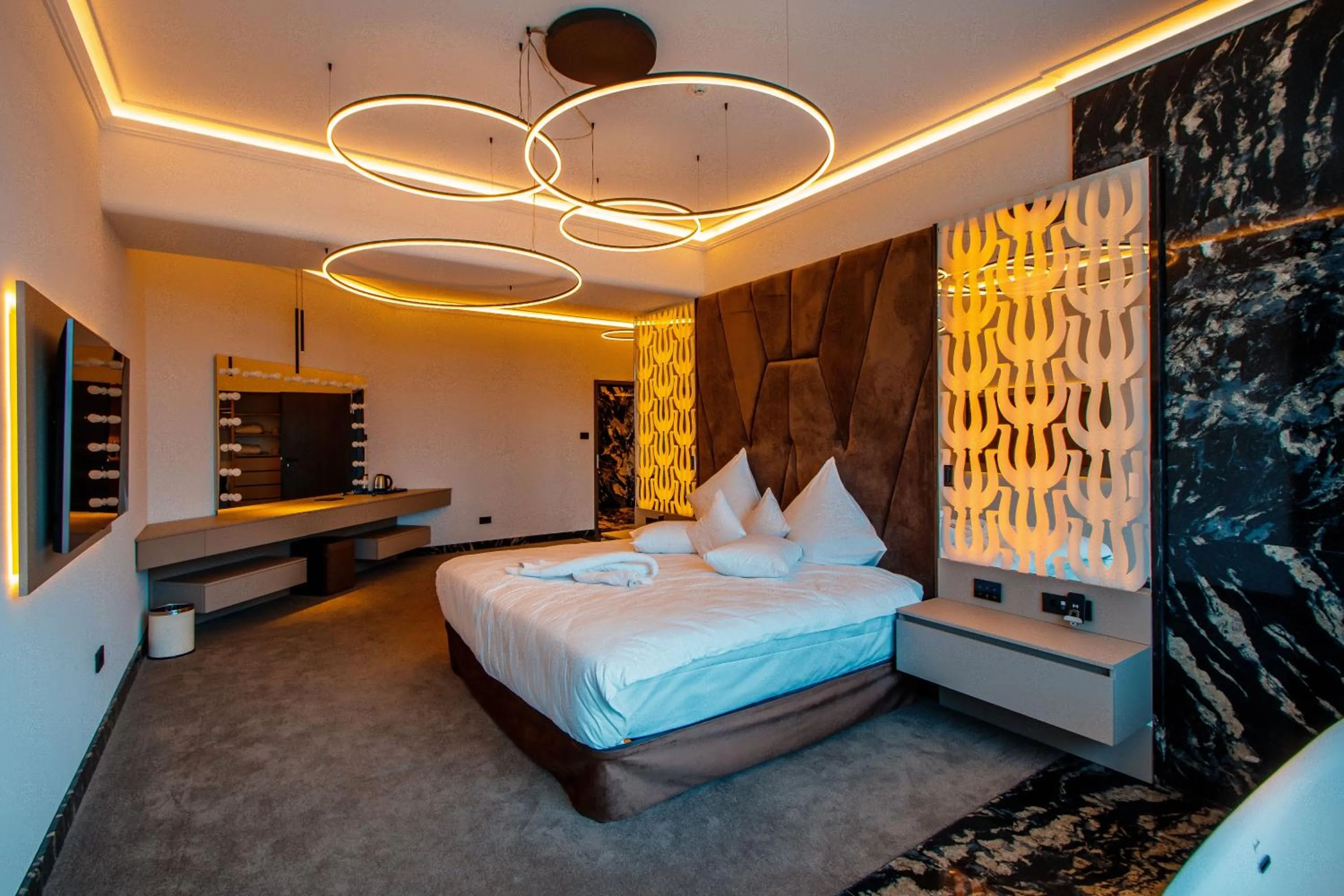 Bedroom, Bed in Wonderland Cluj Resort