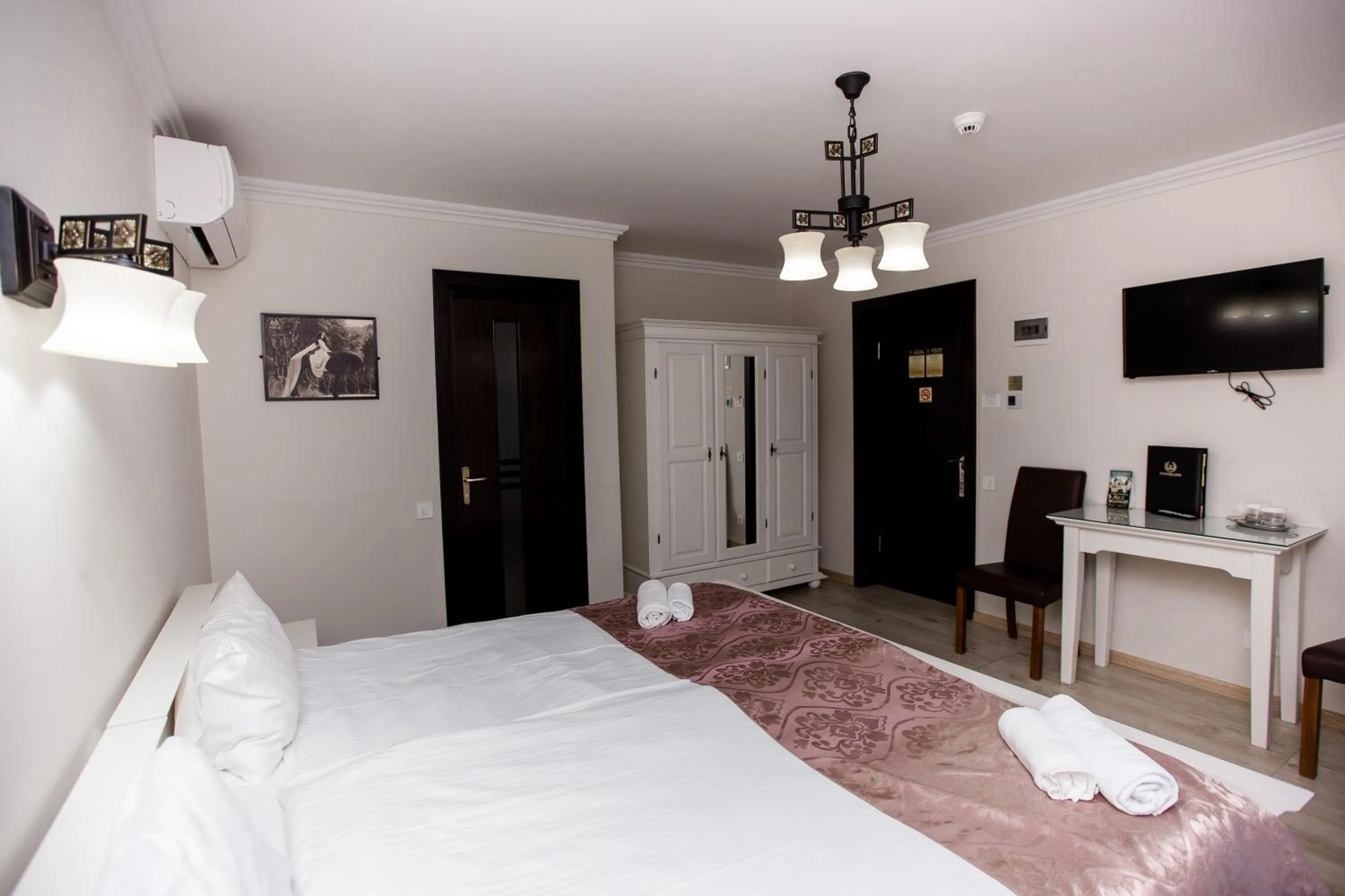 Bed in Wonderland Cluj Resort