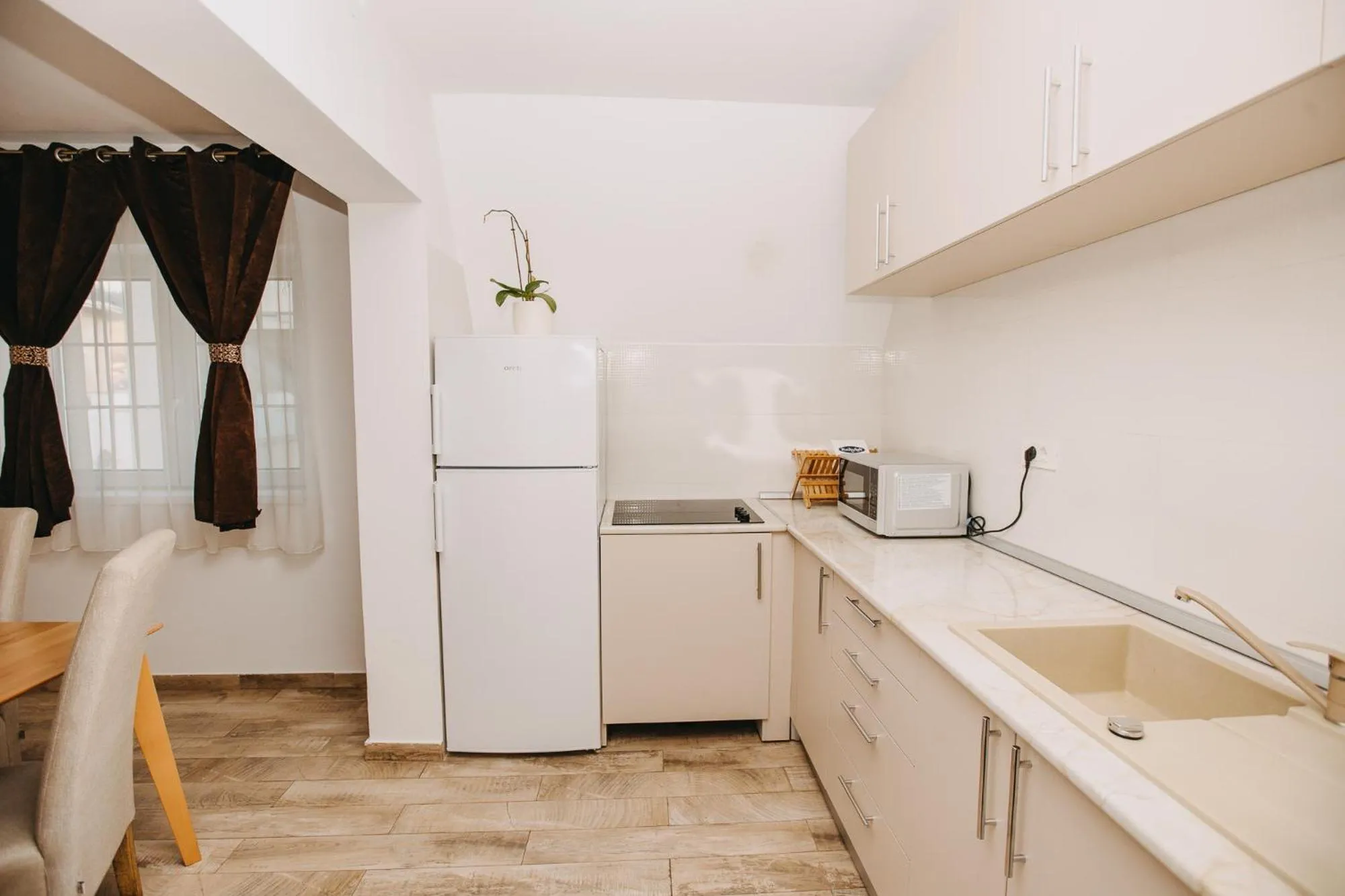 Kitchen or kitchenette in Wonderland Cluj Resort