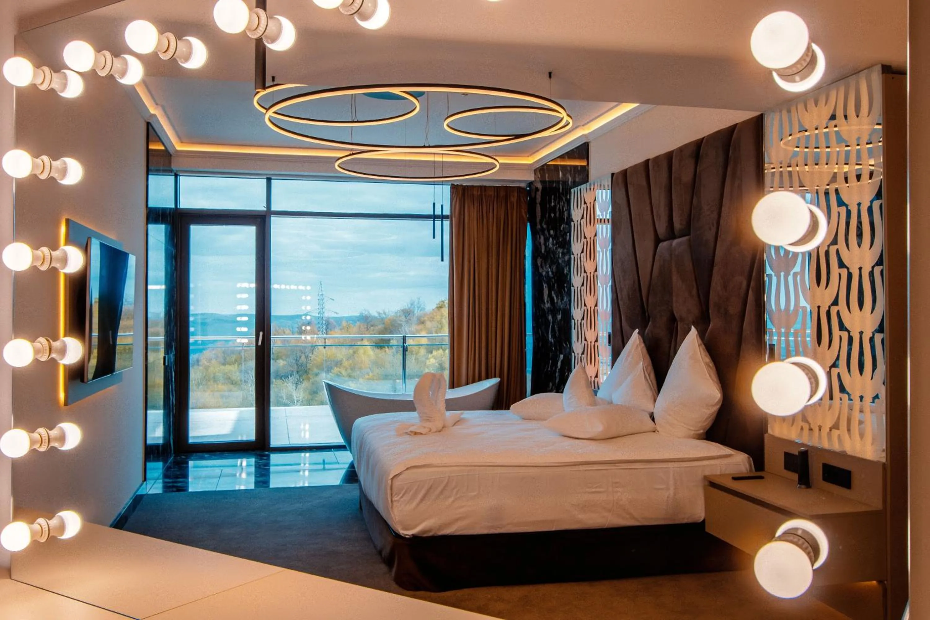 Bedroom, Bed in Wonderland Cluj Resort