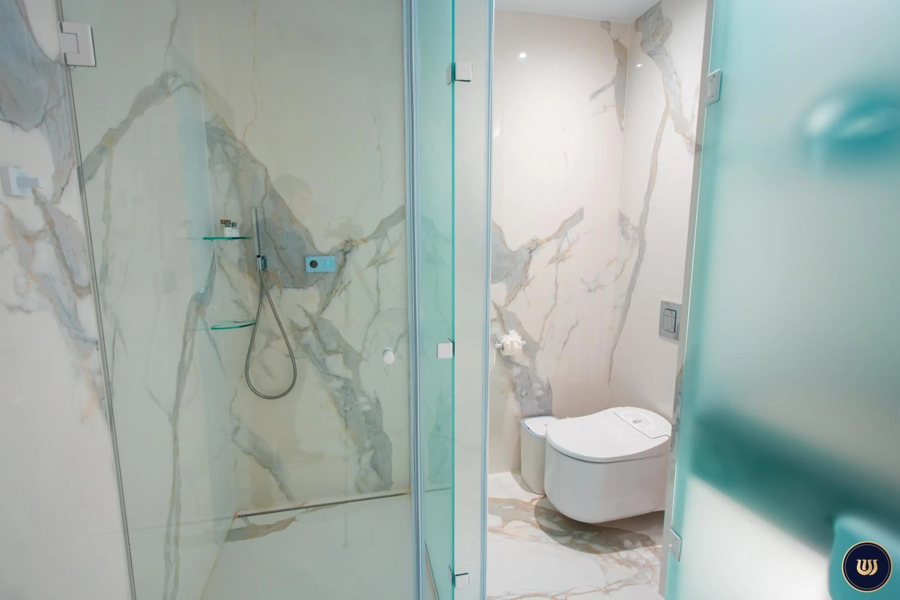 Shower in Wonderland Cluj Resort