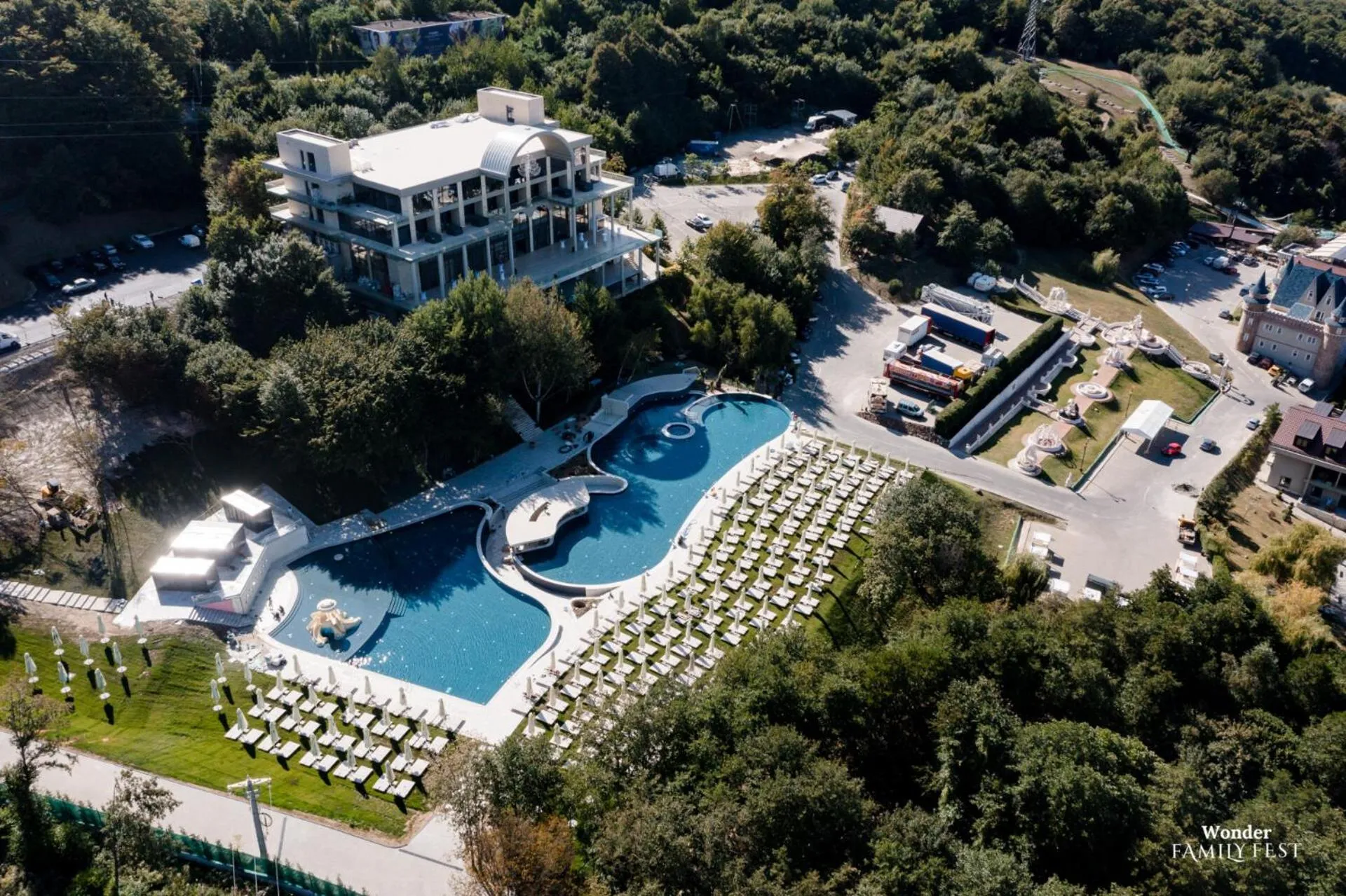 Swimming pool in Wonderland Cluj Resort