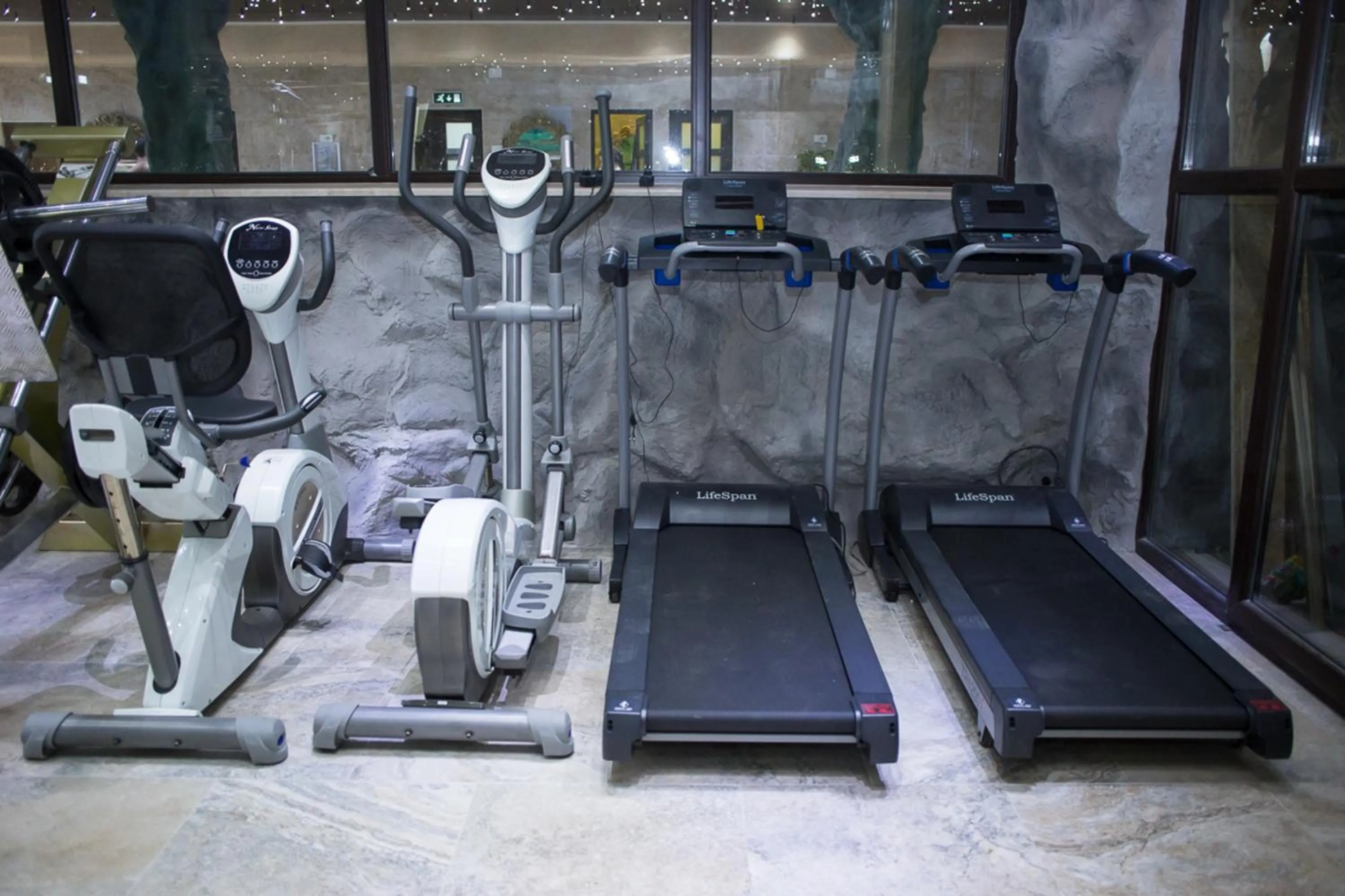 Fitness centre/facilities in Wonderland Cluj Resort