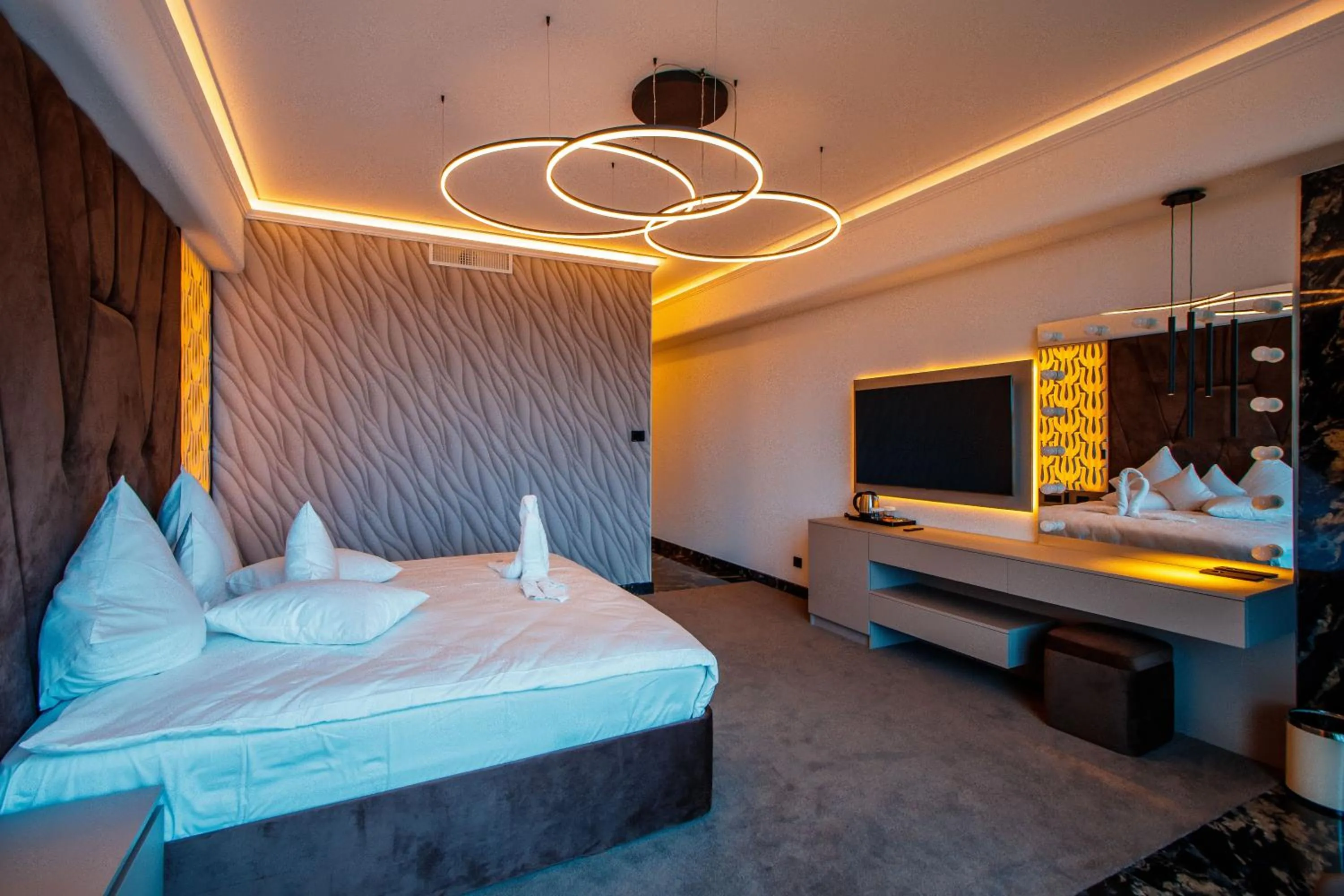 Bedroom, Bed in Wonderland Cluj Resort