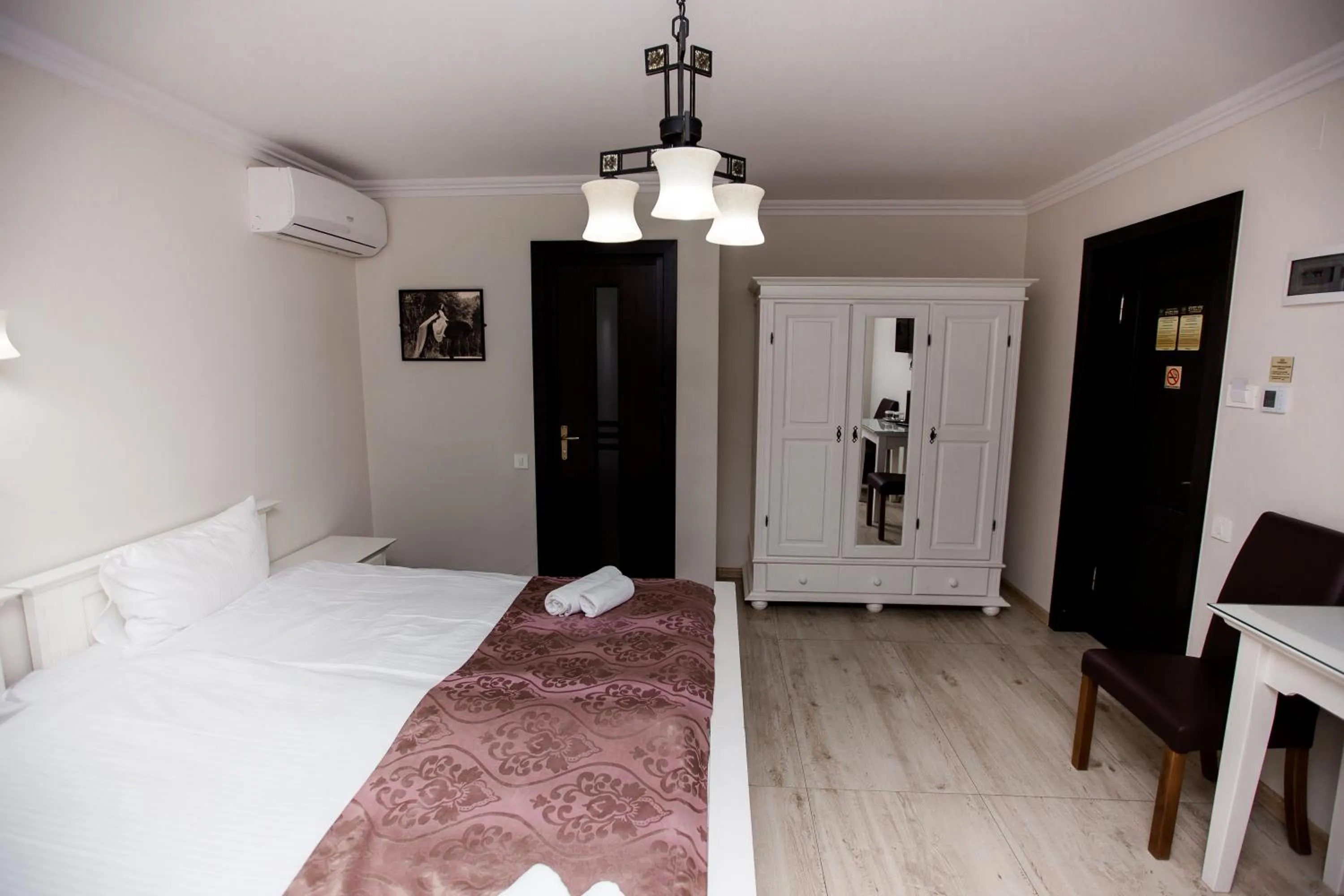 Bedroom, Bed in Wonderland Cluj Resort