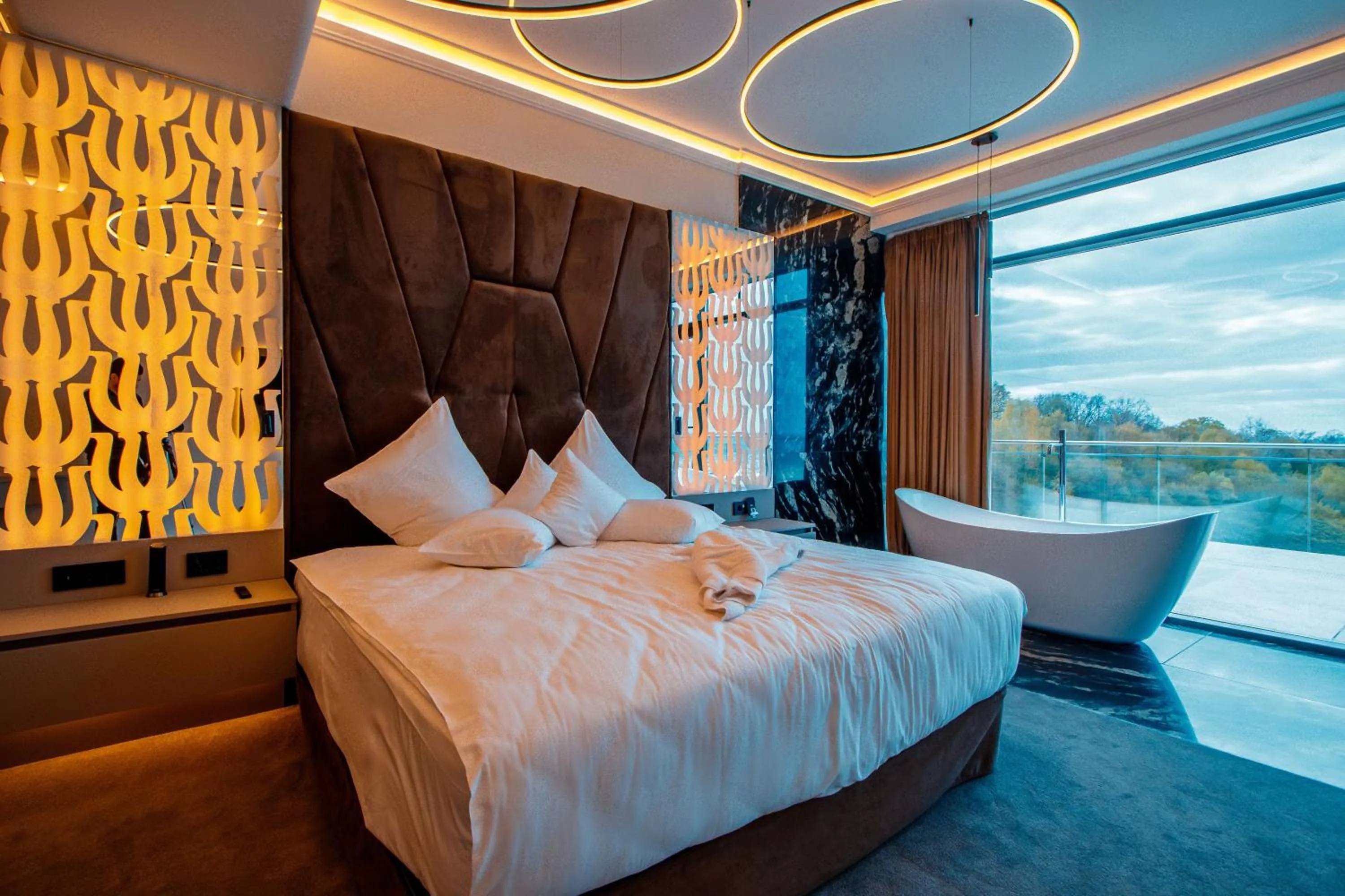 Bedroom, Bed in Wonderland Cluj Resort