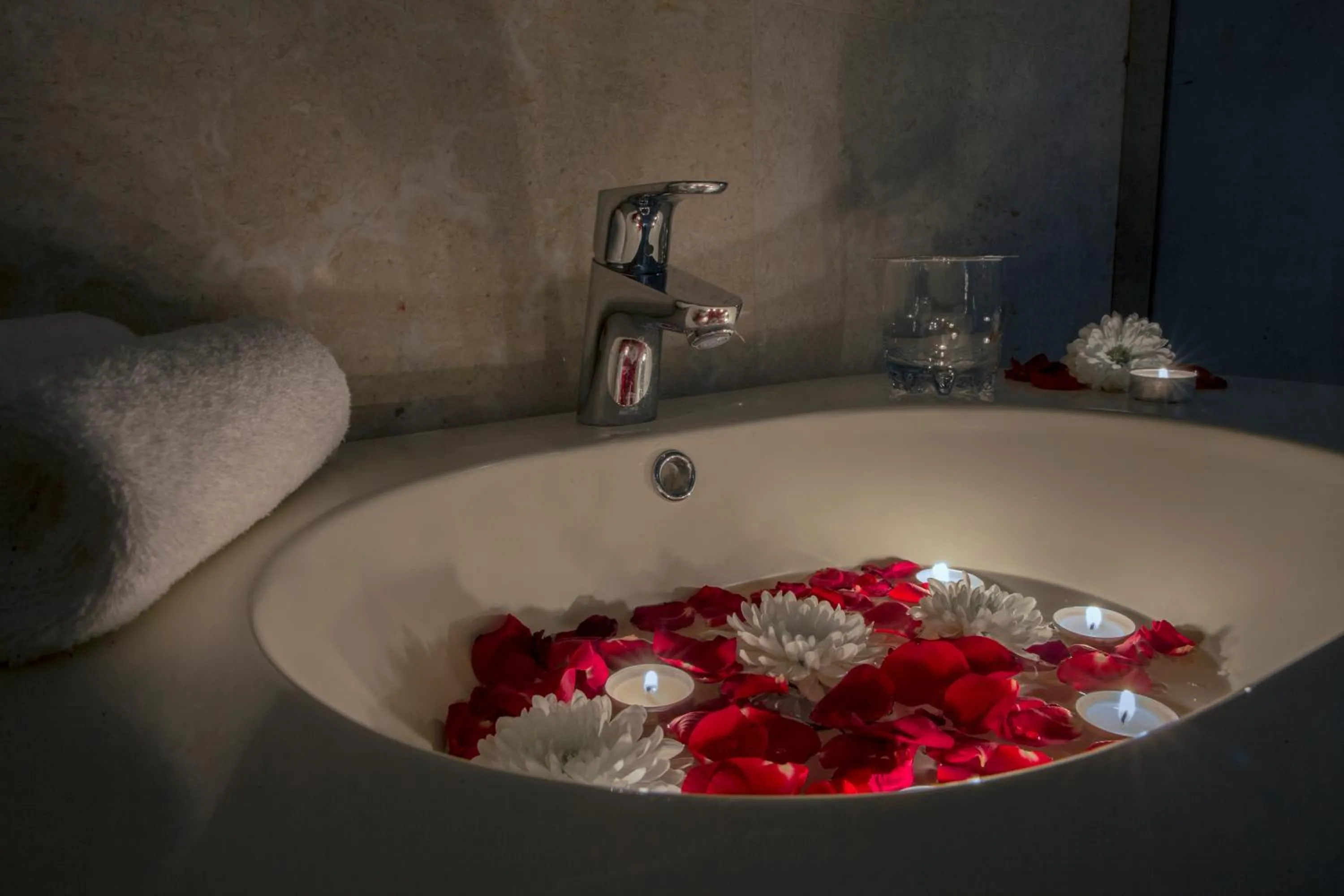 Bathroom in Rollins Hotel