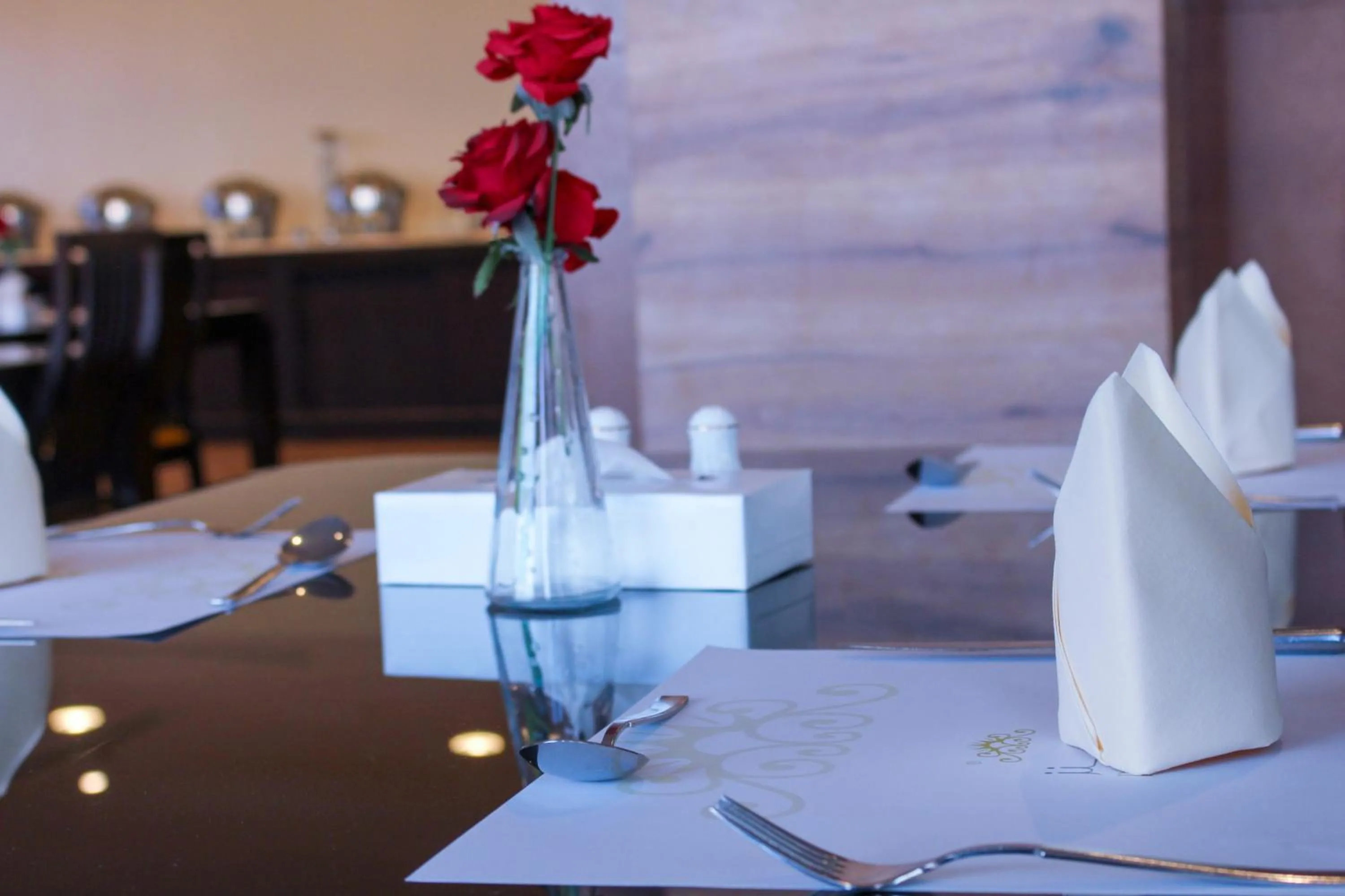 Restaurant/places to eat in Rollins Hotel