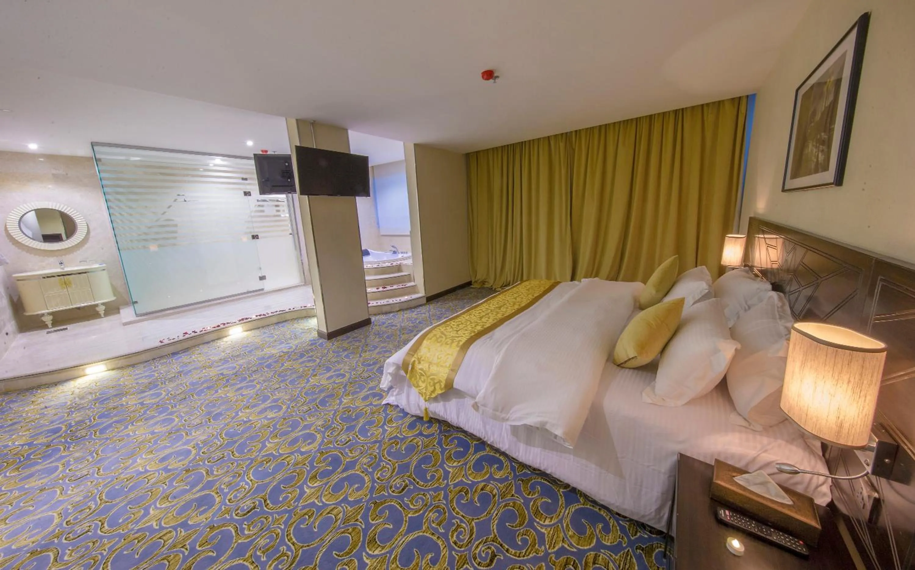Bed in Rollins Hotel