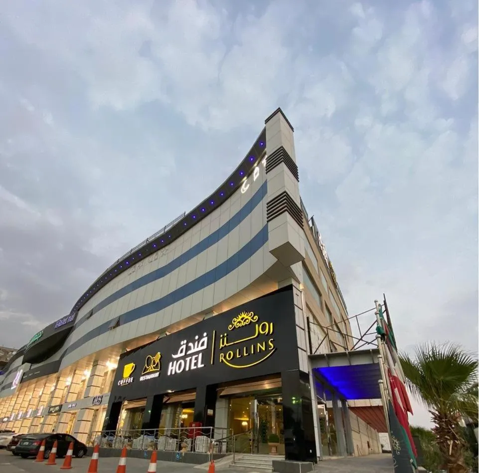 Facade/entrance in Rollins Hotel