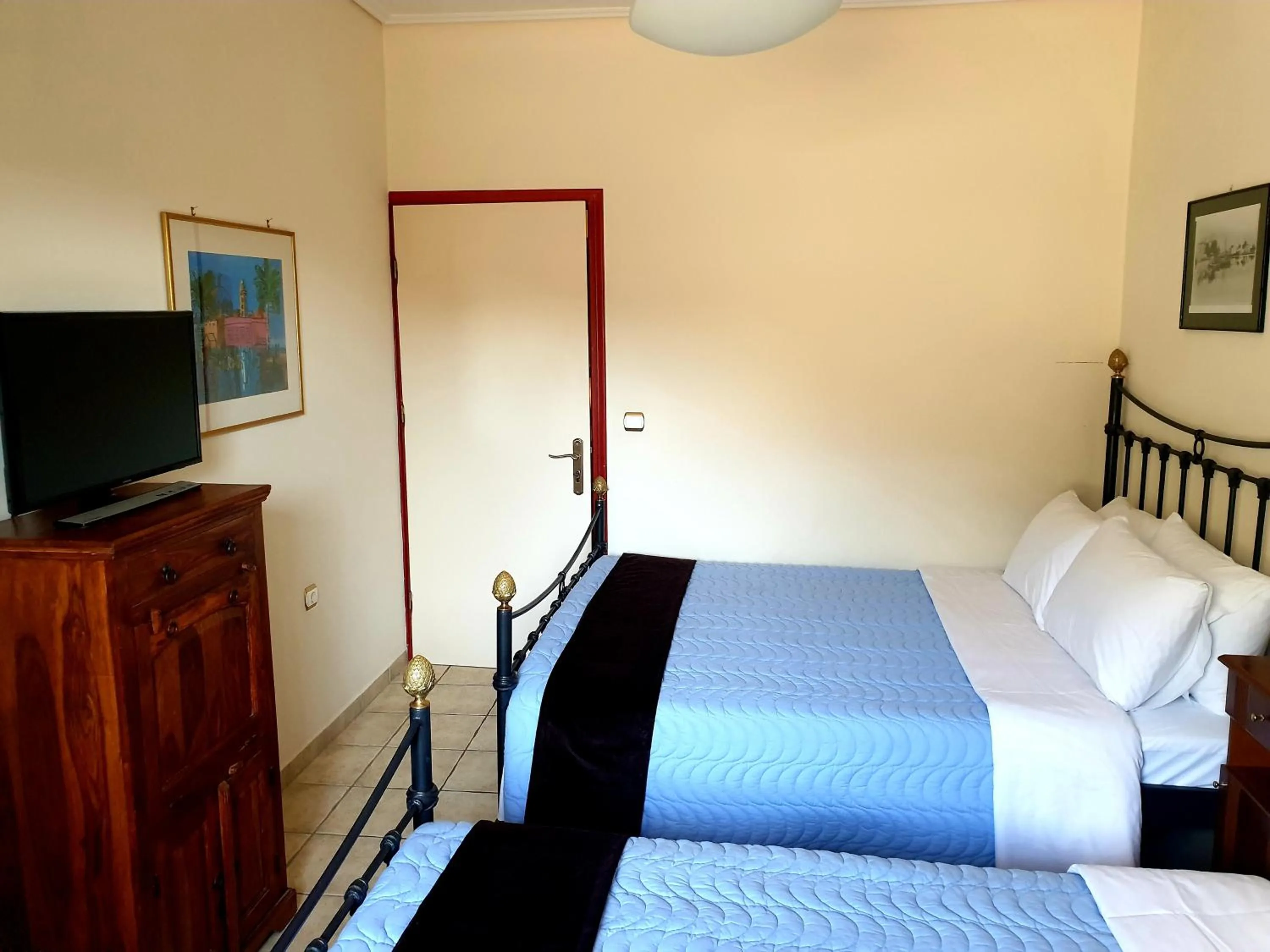 Bed in Elaianthos