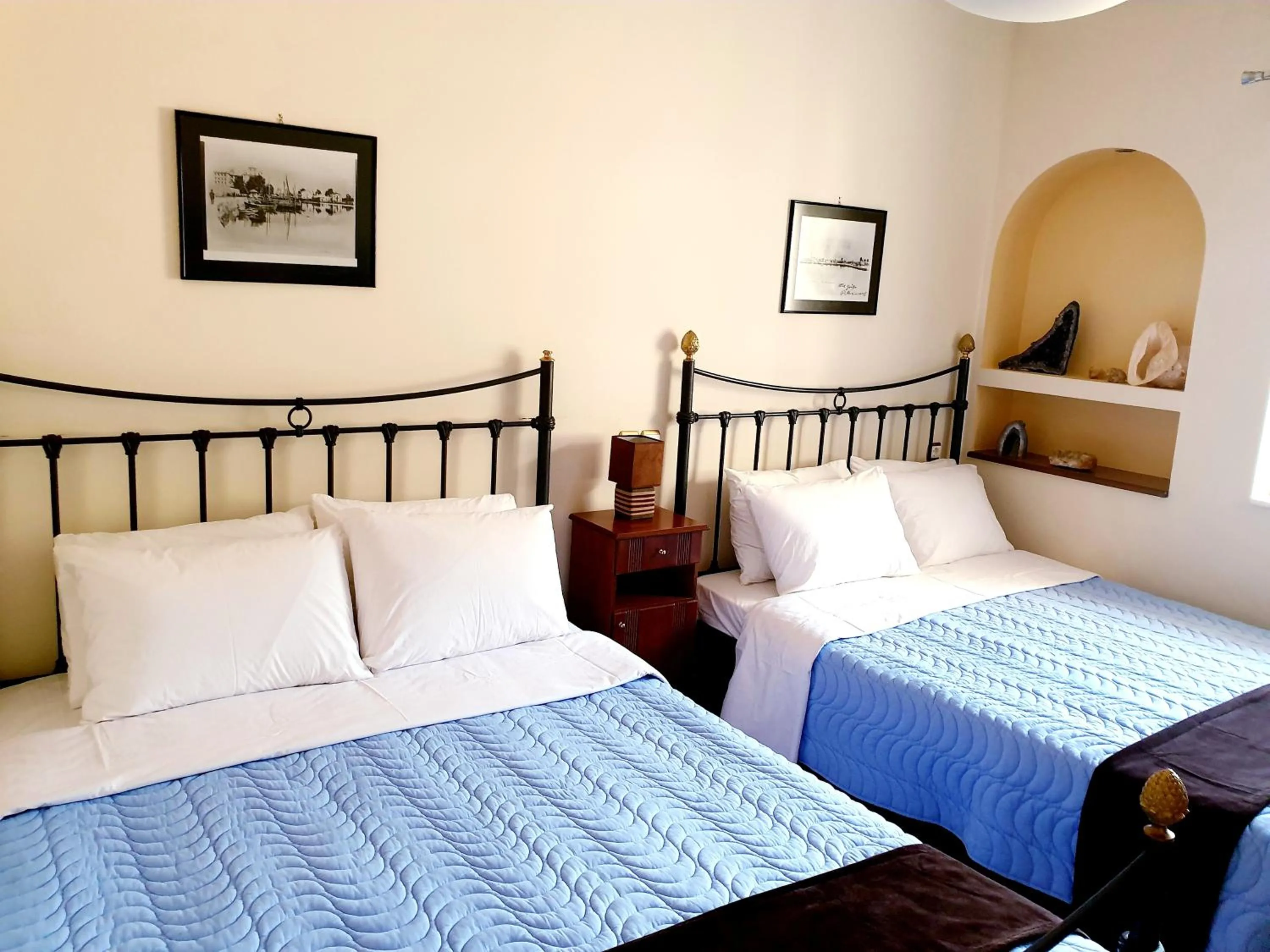 Bed in Elaianthos