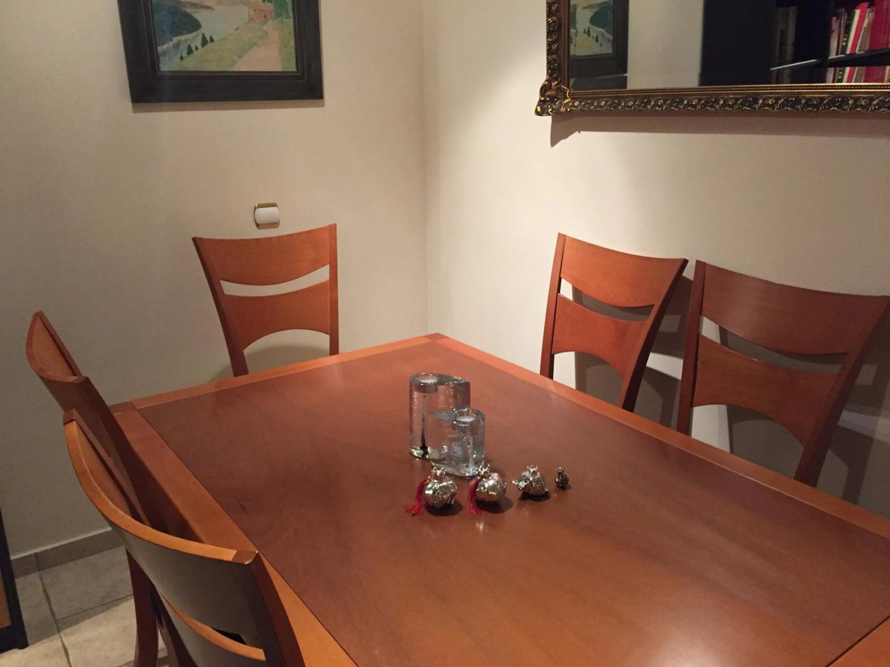 Dining area in Elaianthos