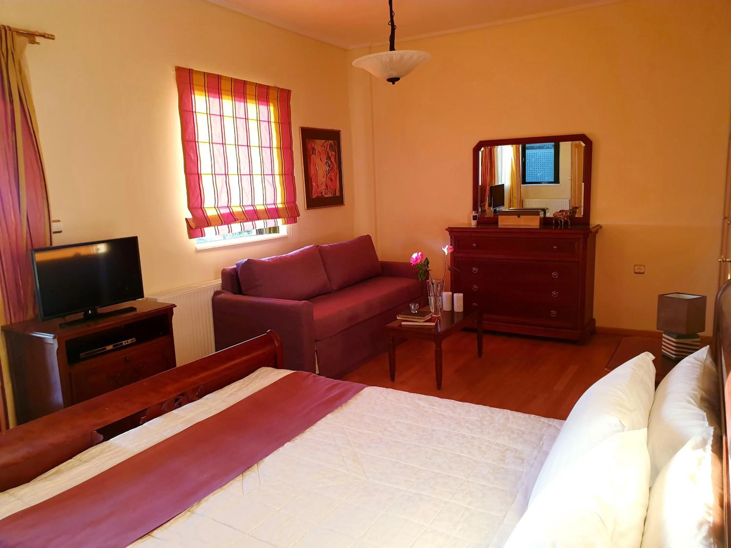 Bed in Elaianthos