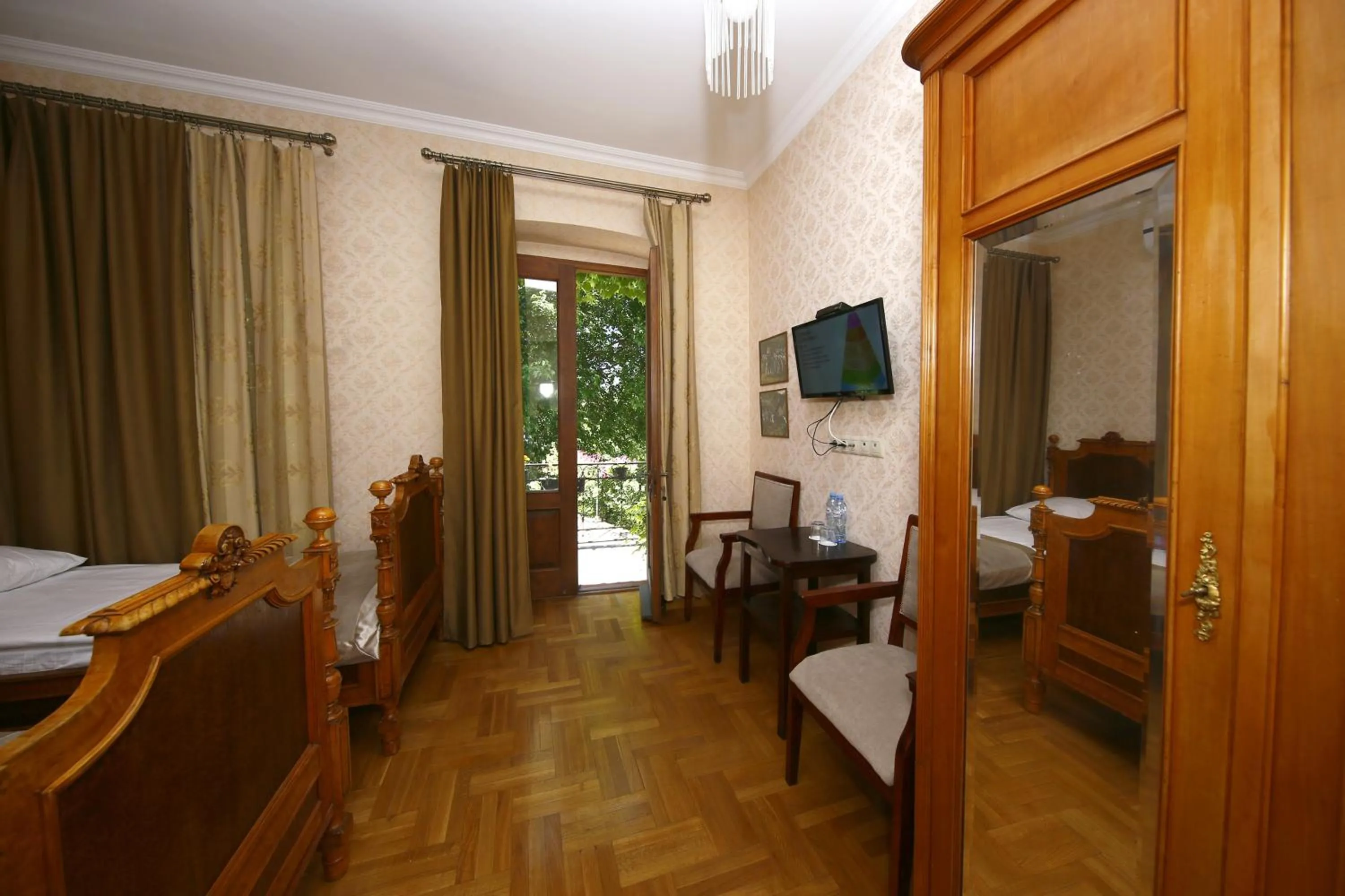 Photo of the whole room, Bed in Bloom Boutique Hotel