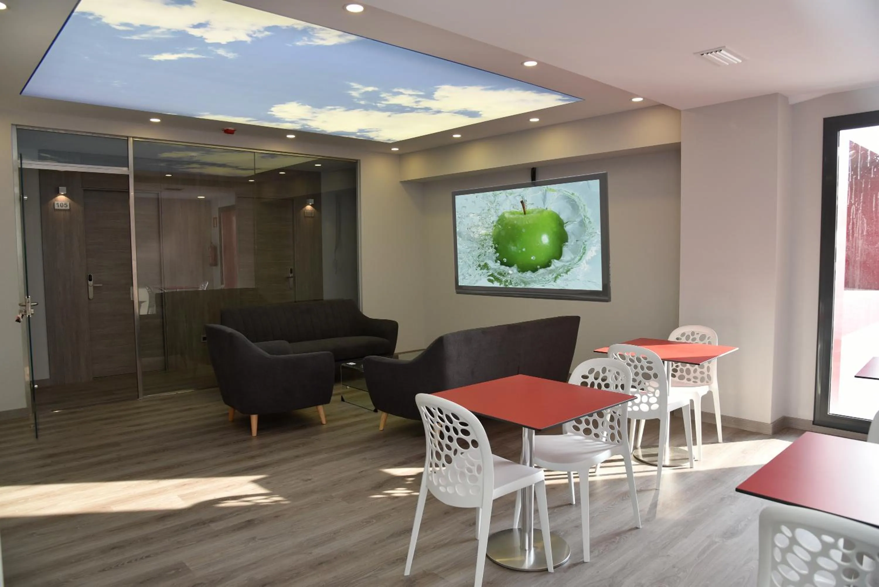 Communal lounge/ TV room in Hotel Julimar