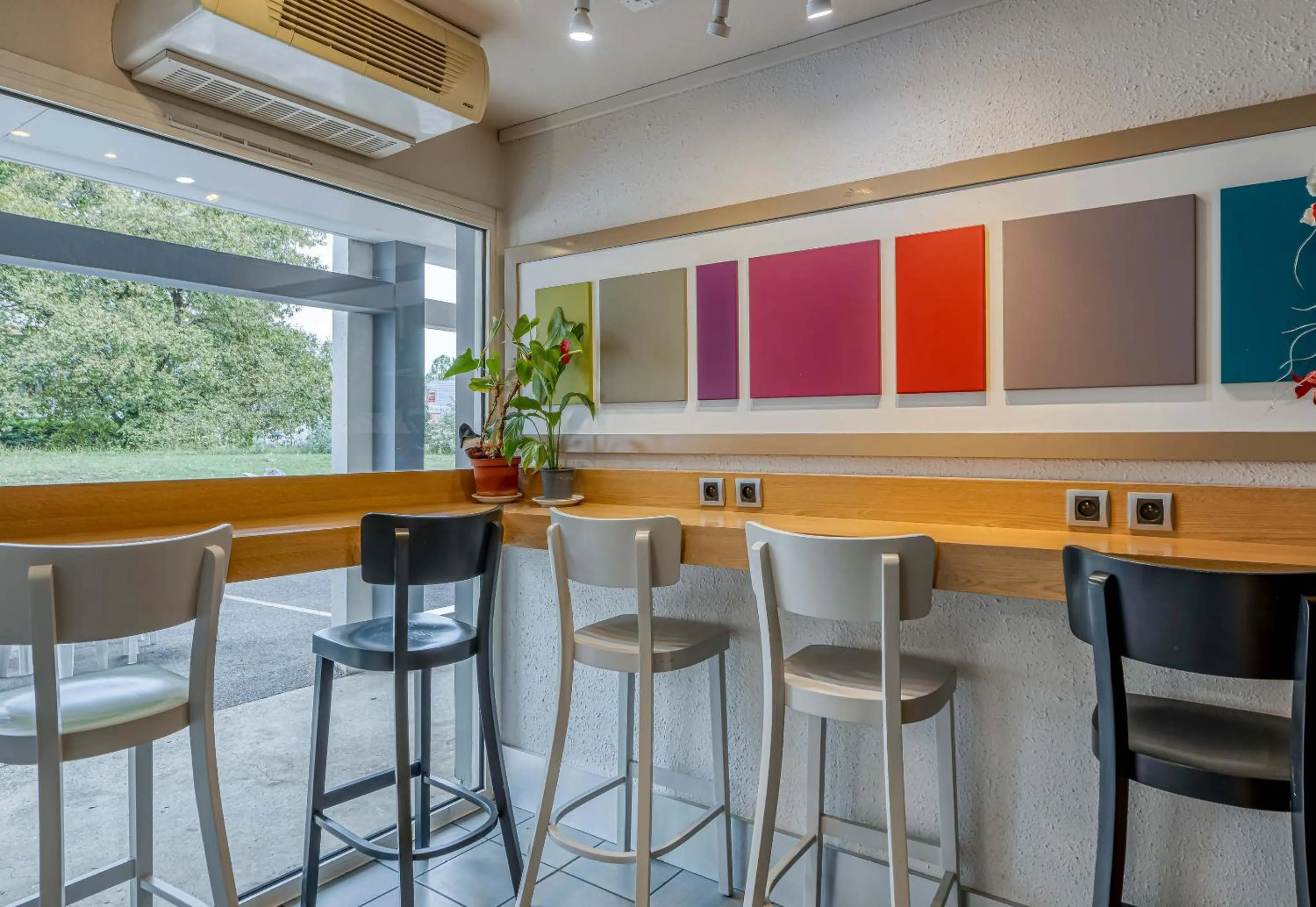 Dining area in B&B HOTEL Bordeaux Sud