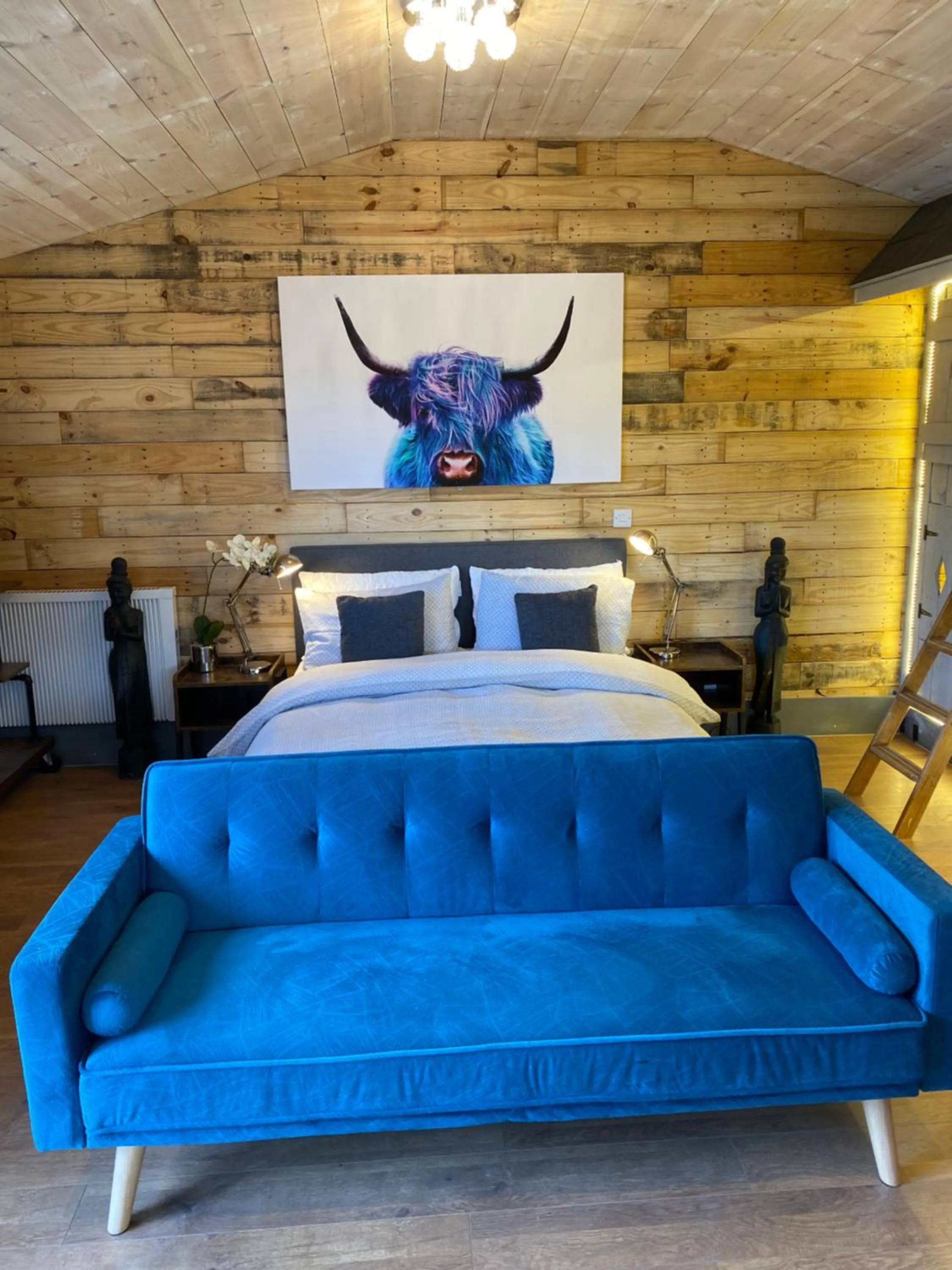 Photo of the whole room, Bed in Willow Court Farm Studio East & Petting Farm, 8 mins to Legoland & Windsor, 15 mins to Lapland UK