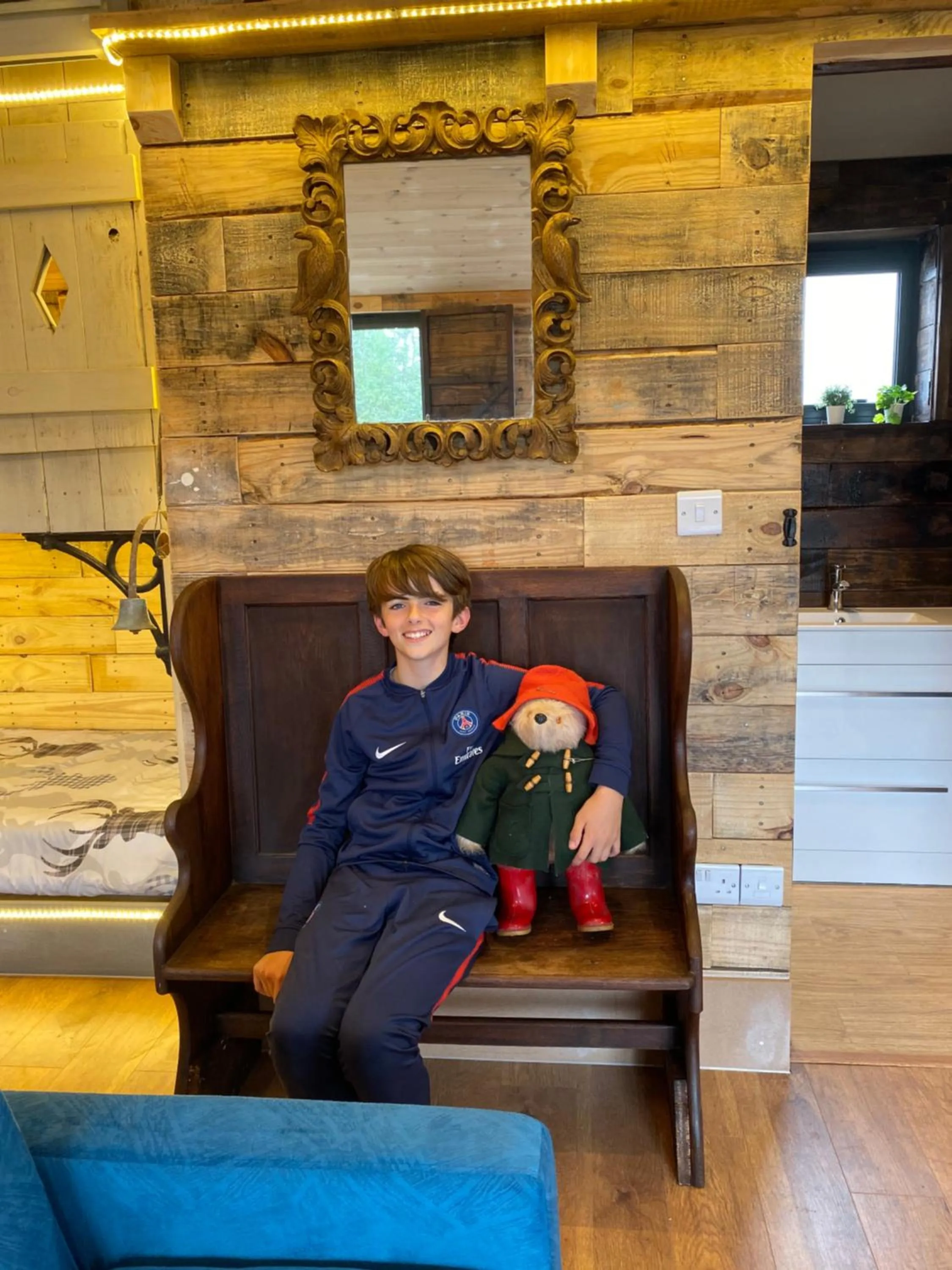 Family in Willow Court Farm Studio East & Petting Farm, 8 mins to Legoland & Windsor, 15 mins to Lapland UK