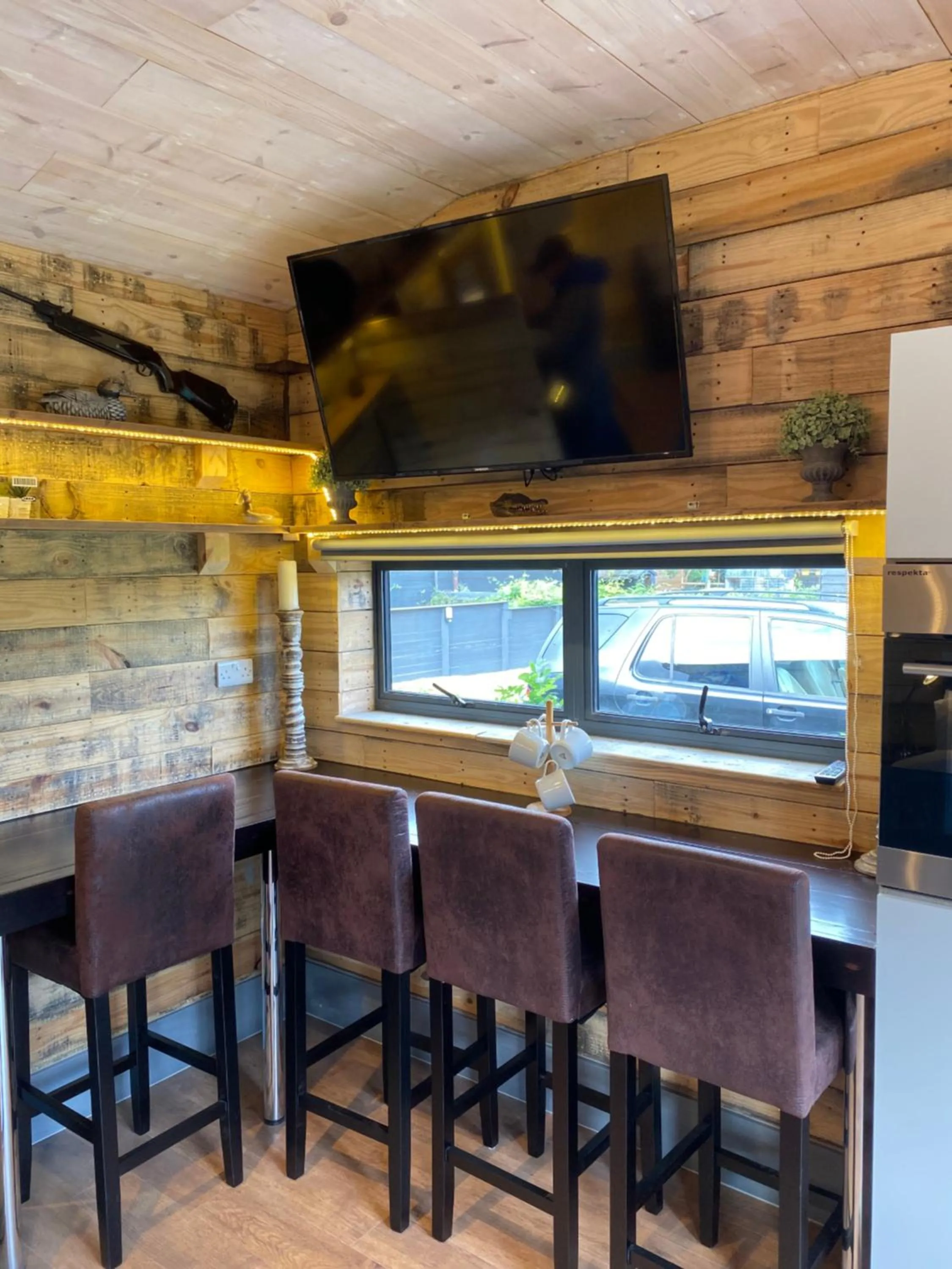 Photo of the whole room in Willow Court Farm Studio East & Petting Farm, 8 mins to Legoland & Windsor, 15 mins to Lapland UK