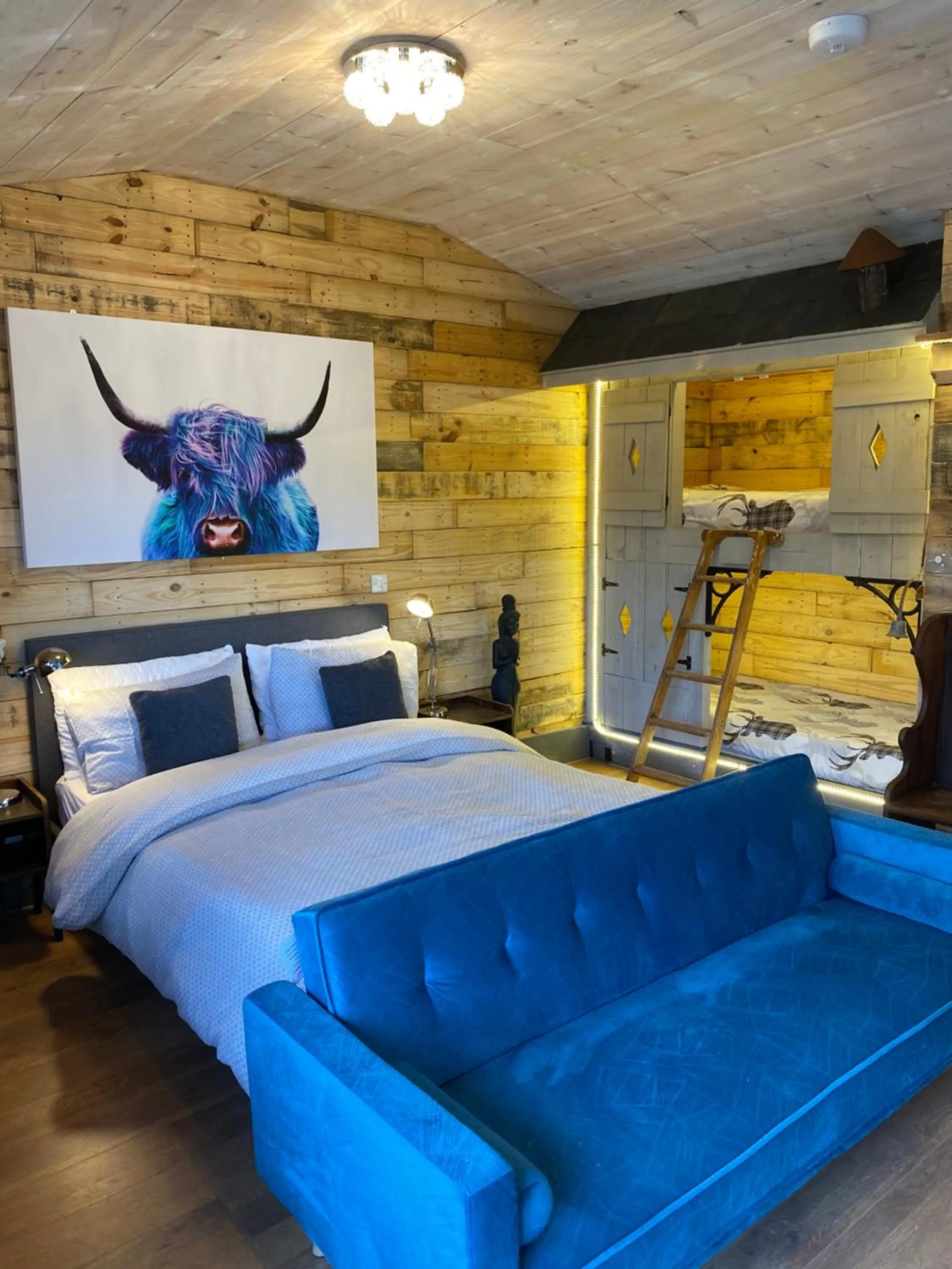 bunk bed, Bed in Willow Court Farm Studio East & Petting Farm, 8 mins to Legoland & Windsor, 15 mins to Lapland UK