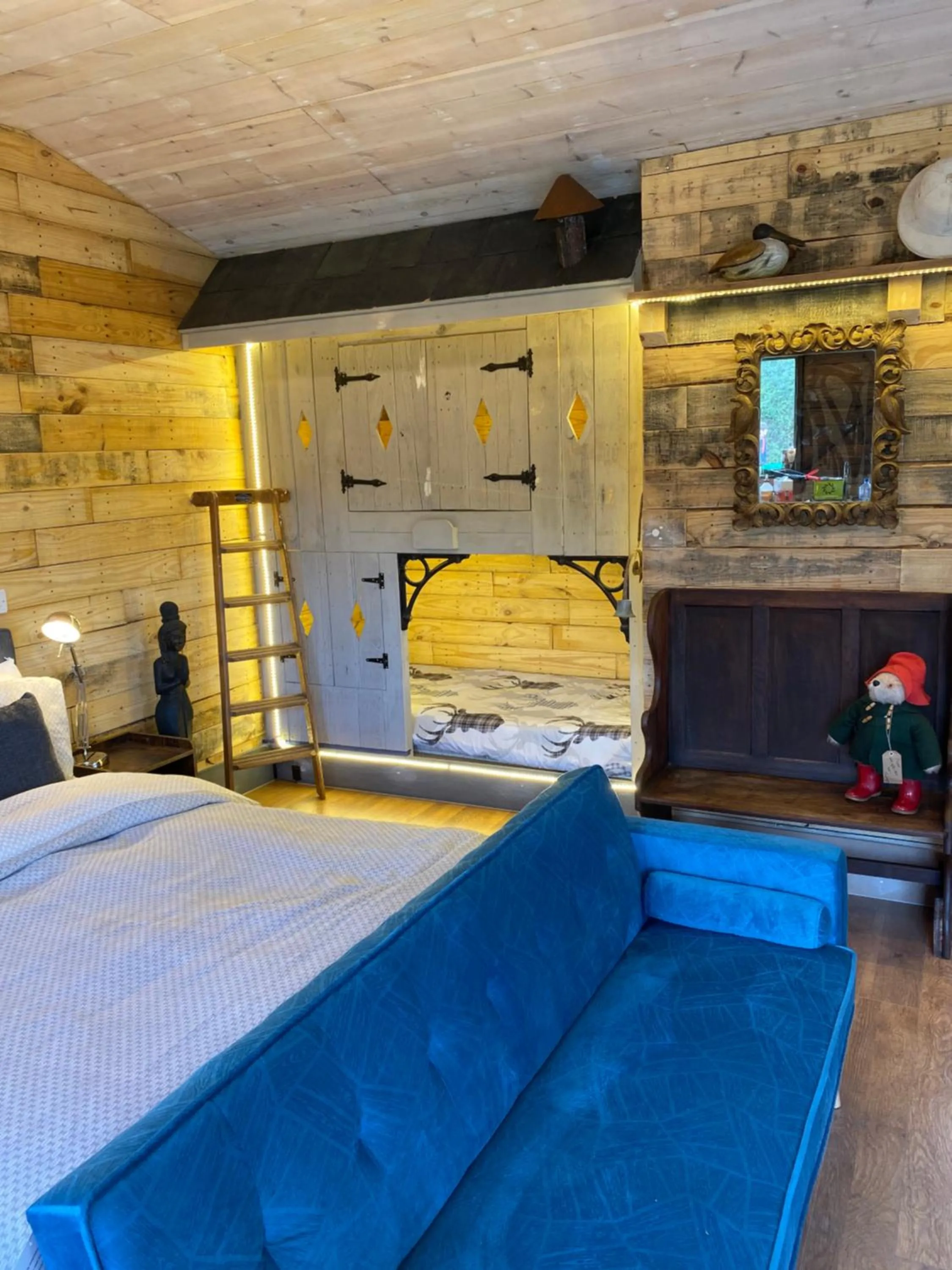 bunk bed, Bed in Willow Court Farm Studio East & Petting Farm, 8 mins to Legoland & Windsor, 15 mins to Lapland UK