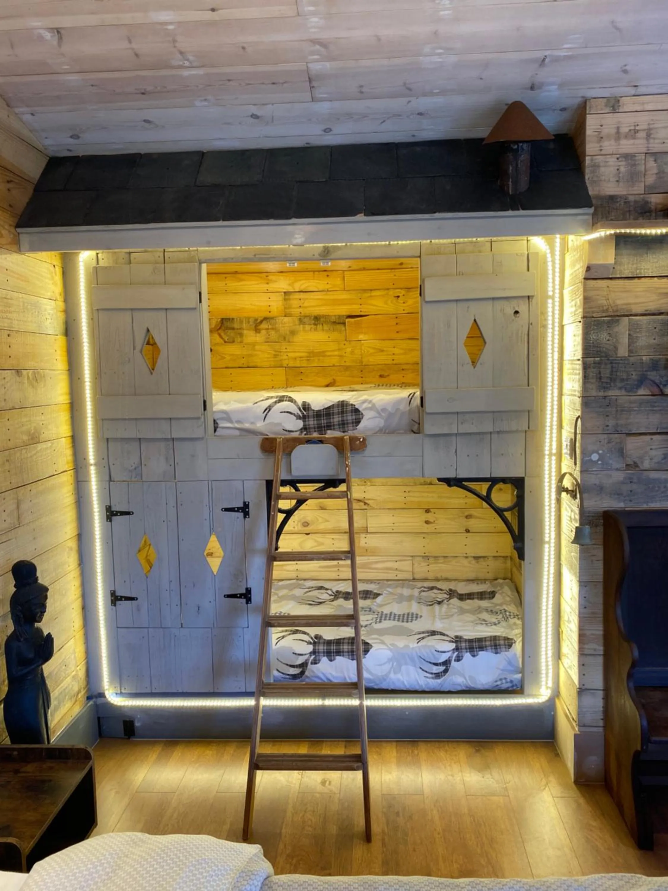 Bed in Willow Court Farm Studio East & Petting Farm, 8 mins to Legoland & Windsor, 15 mins to Lapland UK