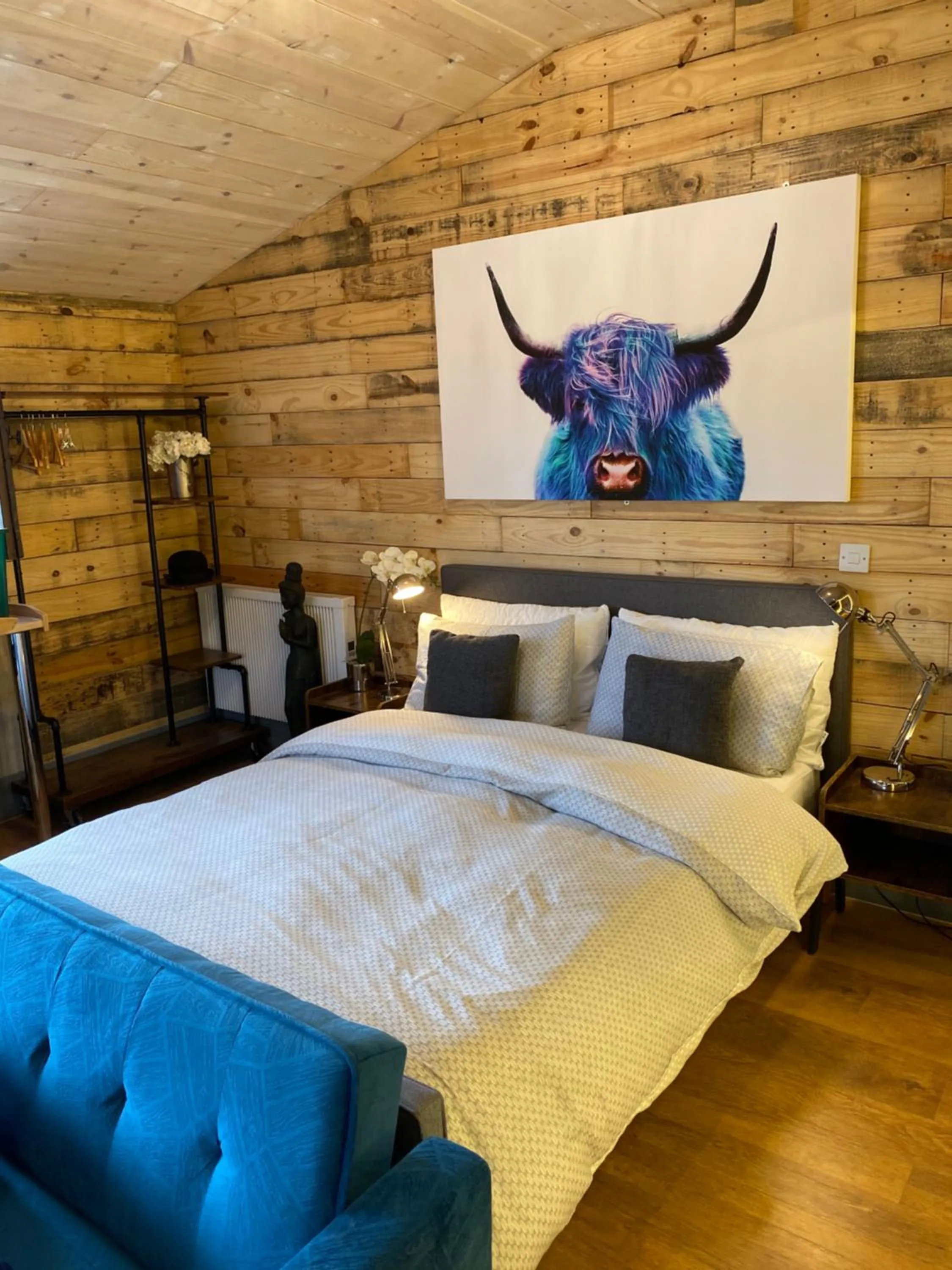 Bed in Willow Court Farm Studio East & Petting Farm, 8 mins to Legoland & Windsor, 15 mins to Lapland UK