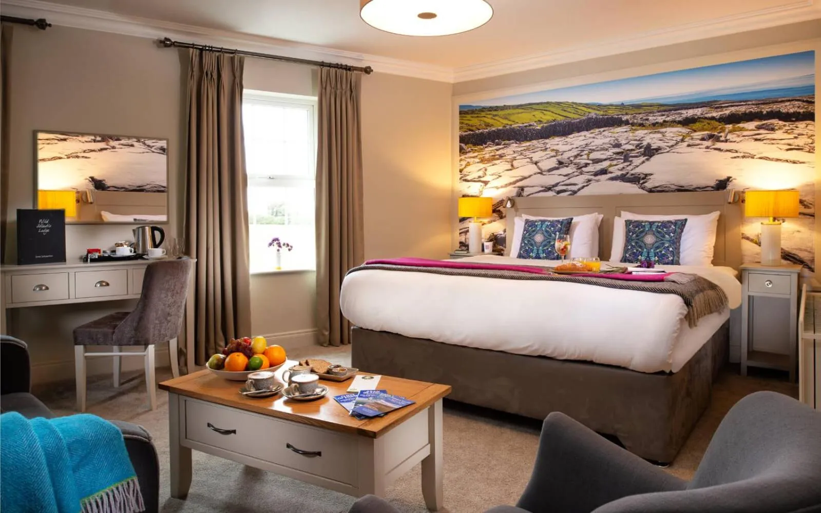 Photo of the whole room, Bed in The Wild Atlantic Lodge