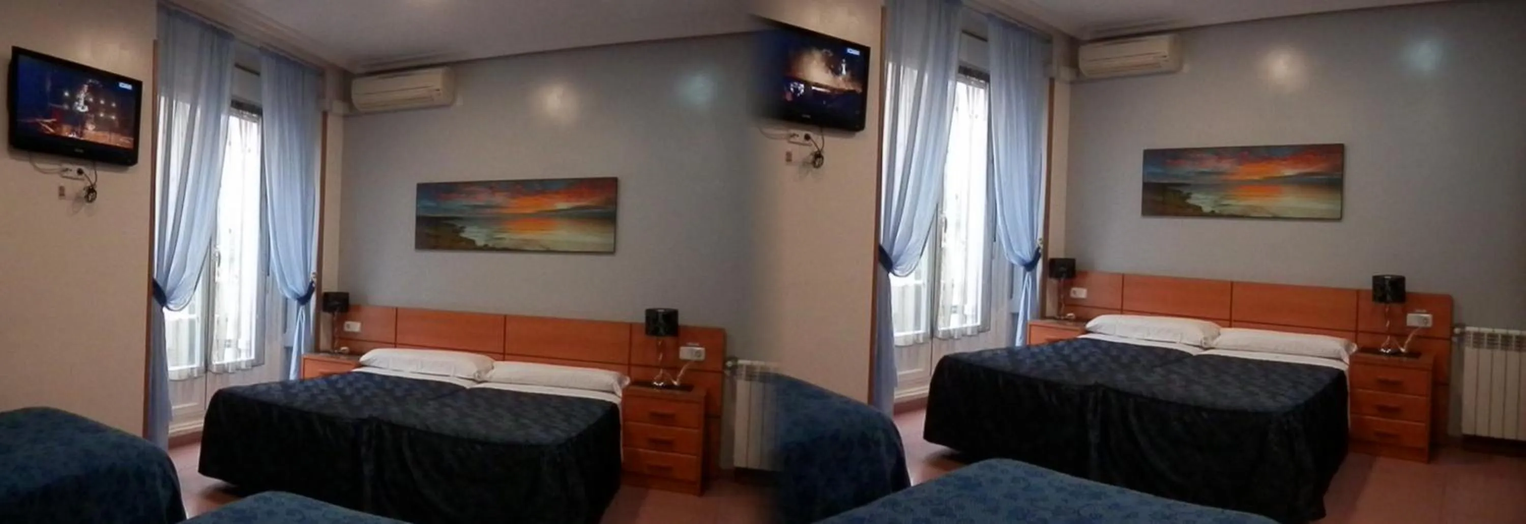 Photo of the whole room, Bed in Hostal del Pez Azul