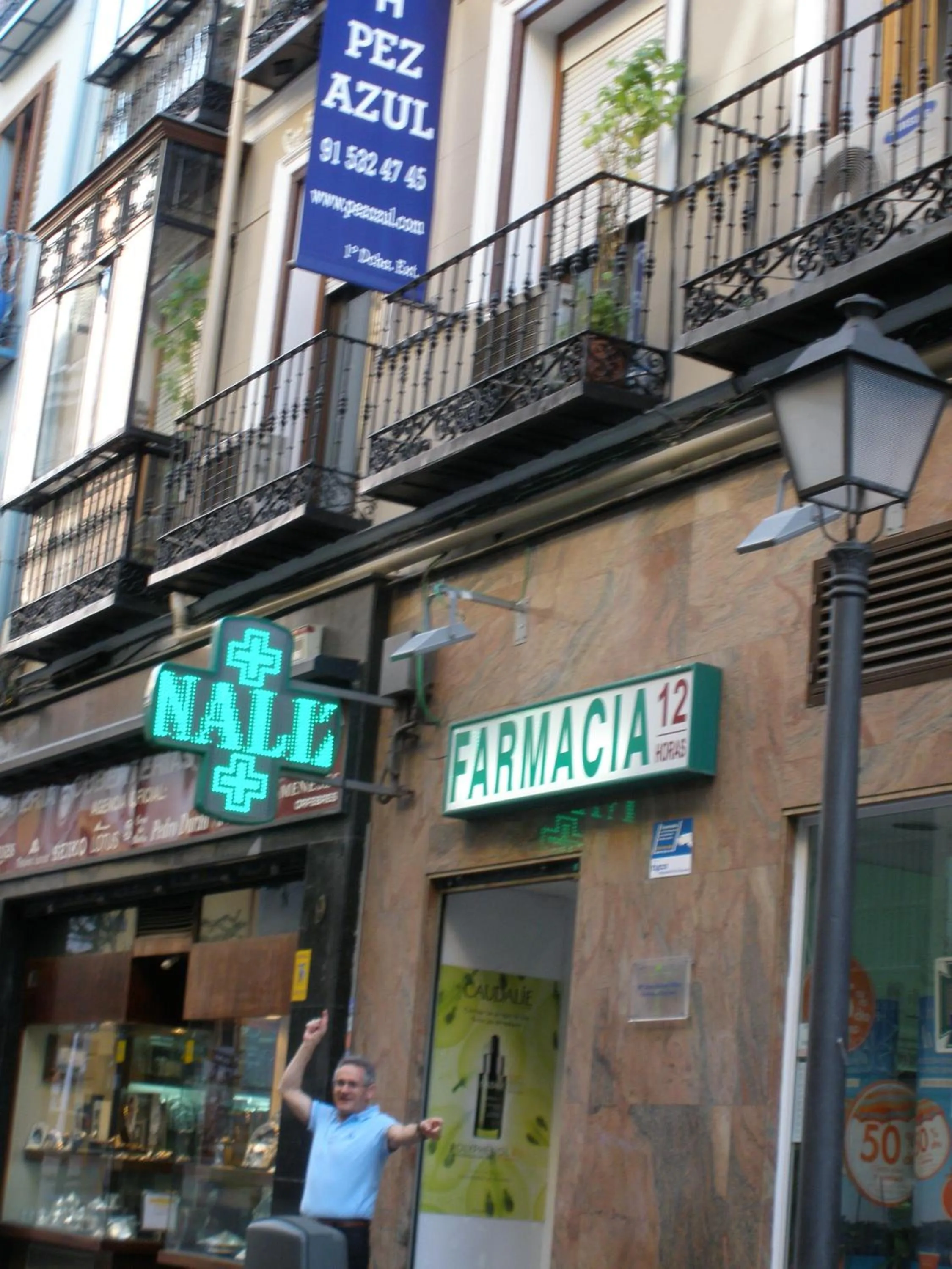Facade/entrance in Hostal del Pez Azul