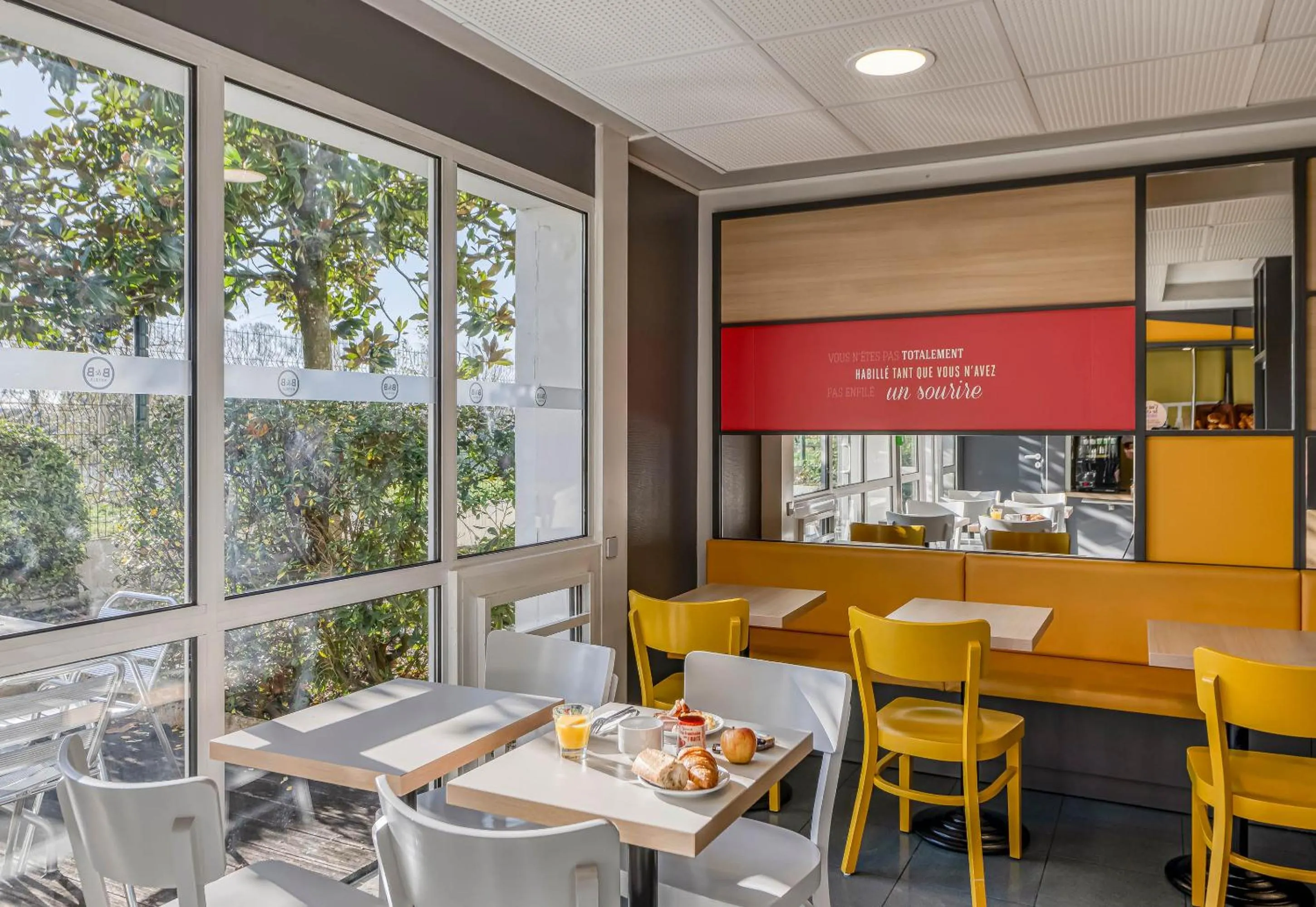 Restaurant/places to eat in B&B HOTEL Bordeaux Lac sur Bruges