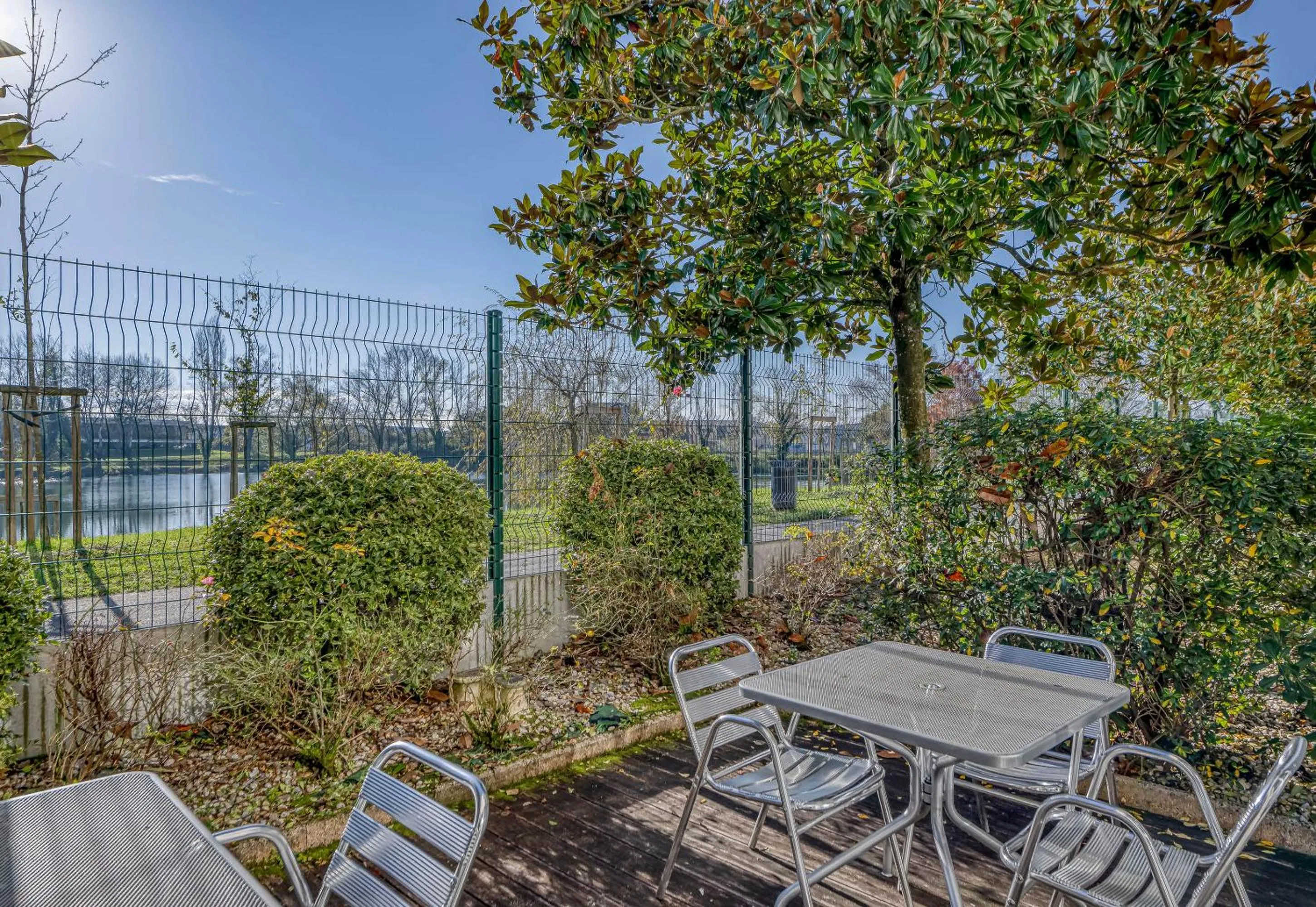 Patio in B&B HOTEL Bordeaux Lac sur Bruges