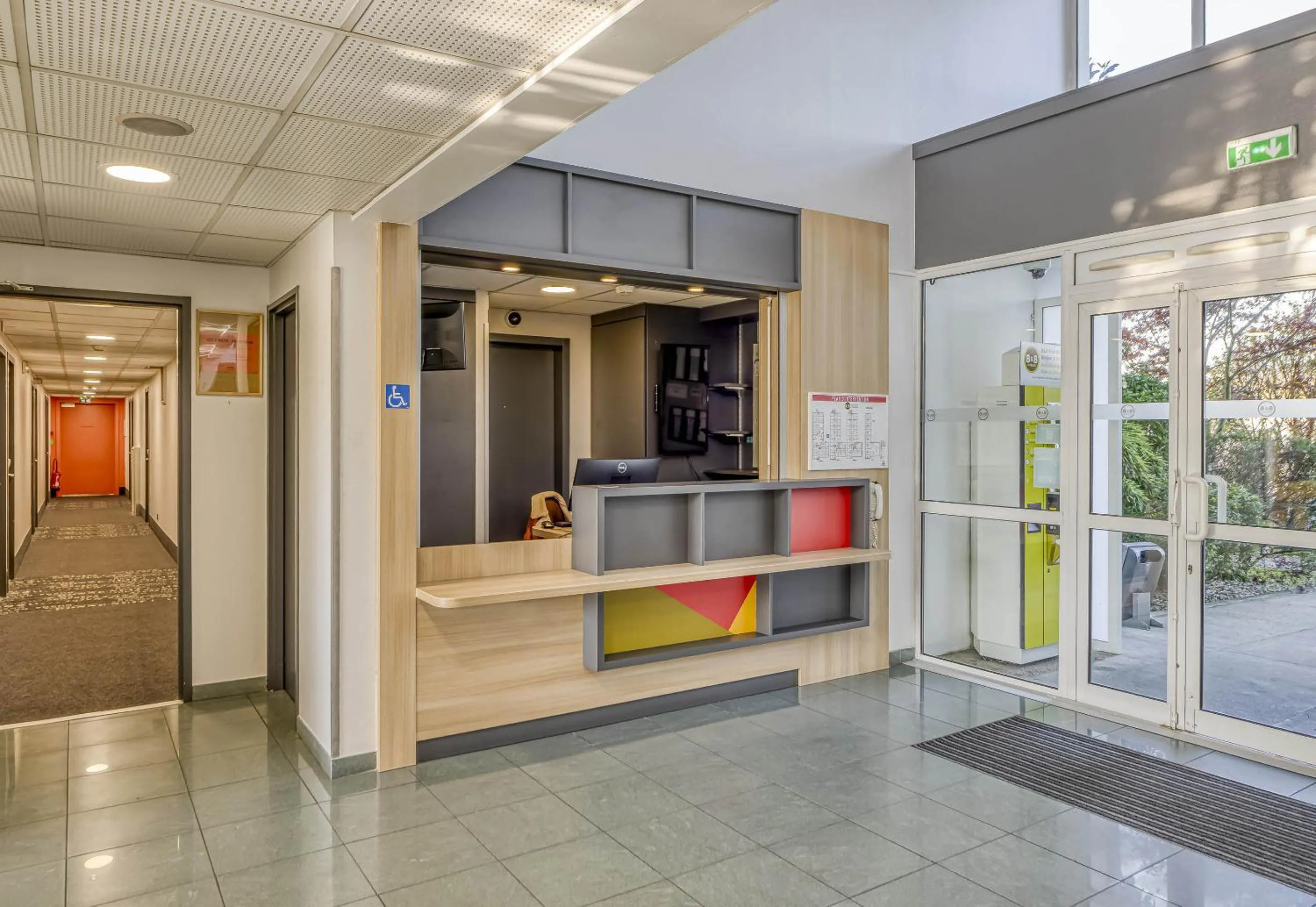 Lobby or reception in B&B HOTEL Bordeaux Lac sur Bruges