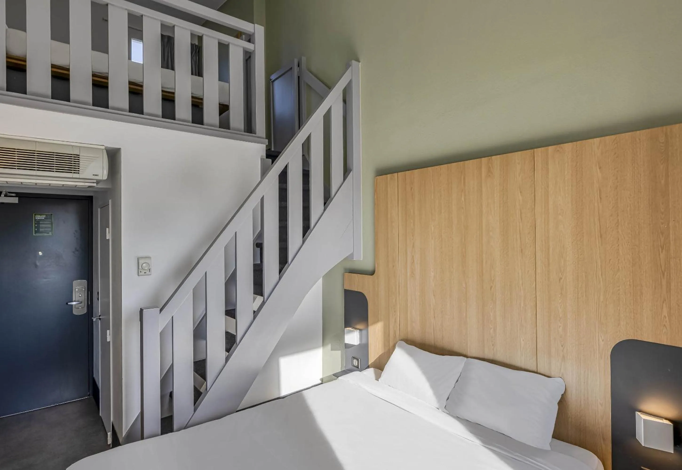 Bedroom, Bed in B&B HOTEL Bordeaux Lac sur Bruges