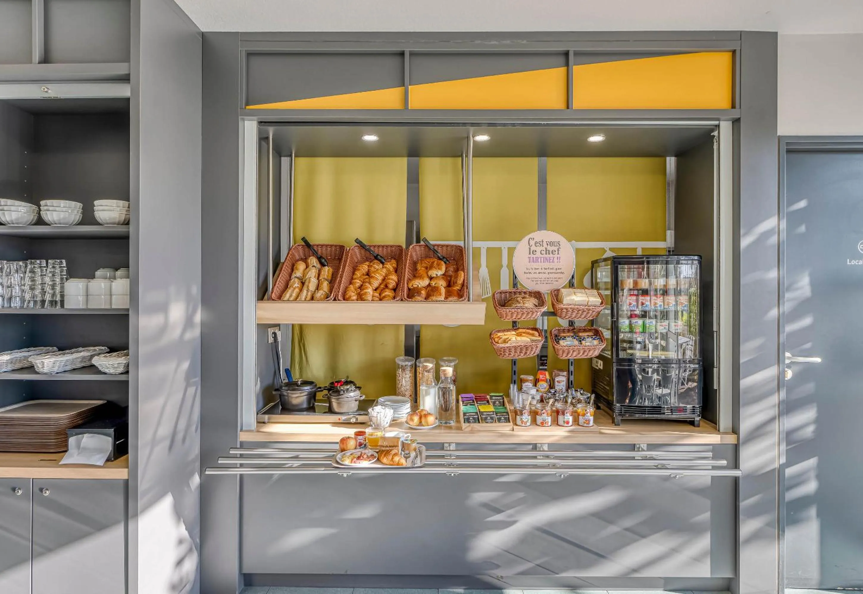 Buffet breakfast in B&B HOTEL Bordeaux Lac sur Bruges