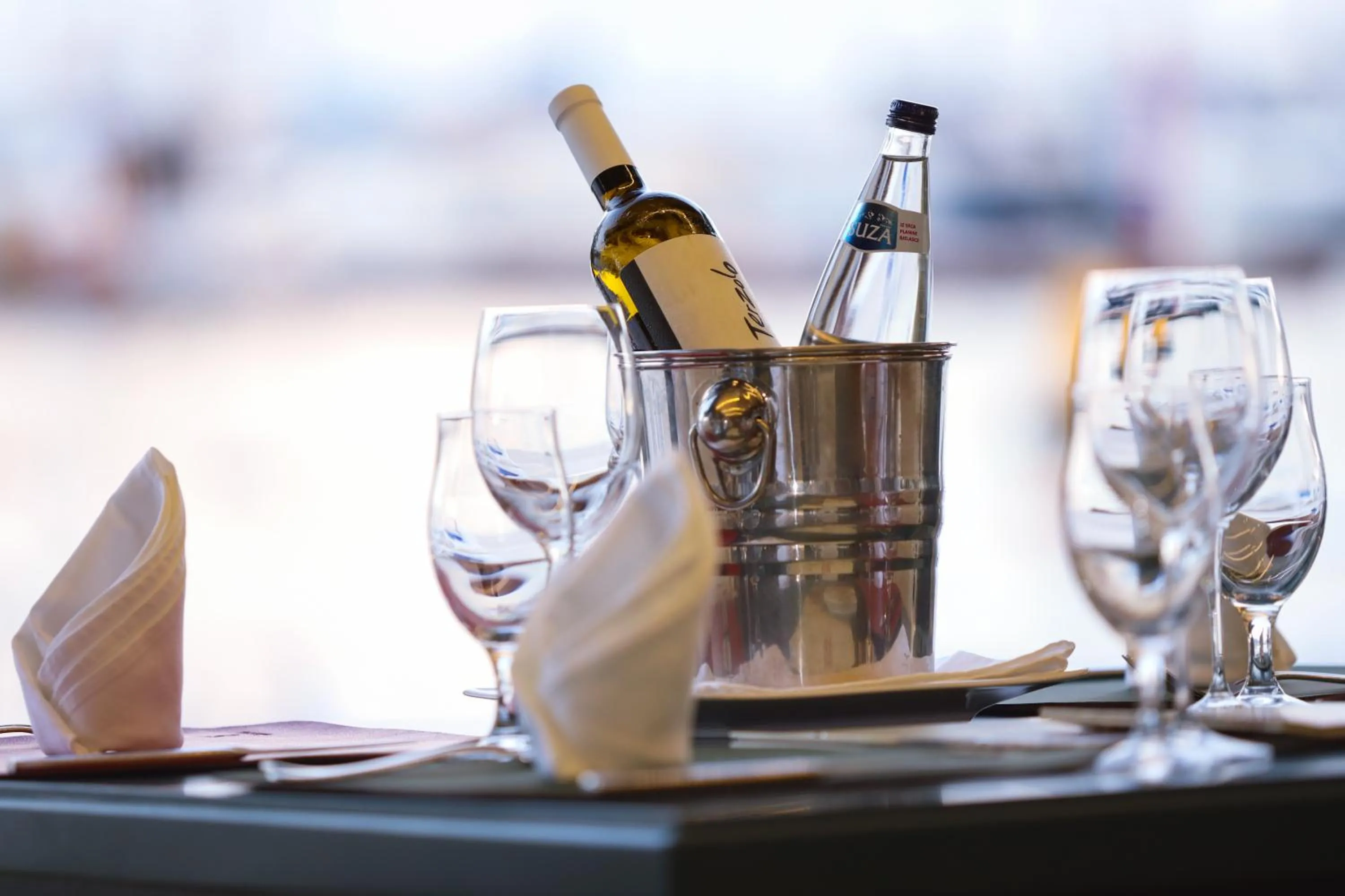 Restaurant/places to eat in Hotel RR