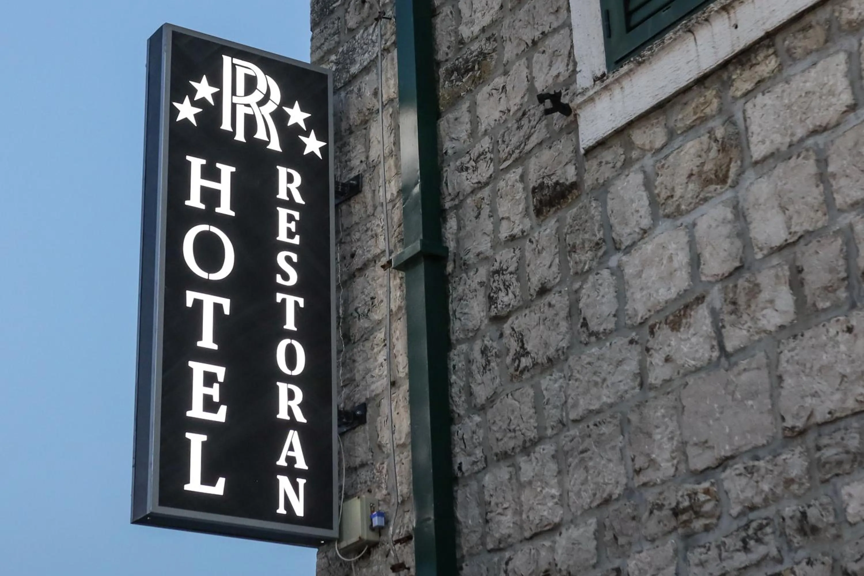 Logo/Certificate/Sign in Hotel RR