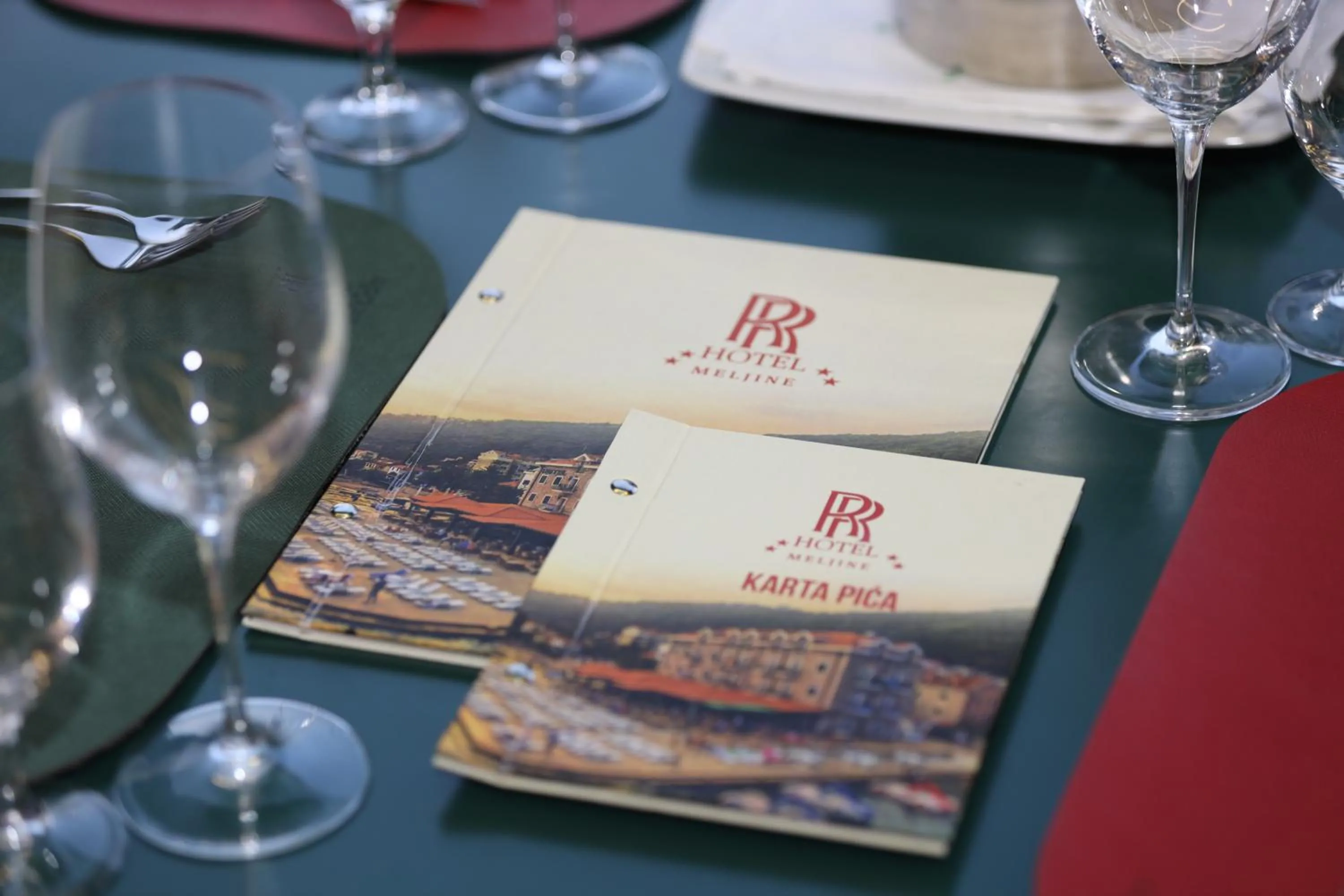 Restaurant/places to eat in Hotel RR