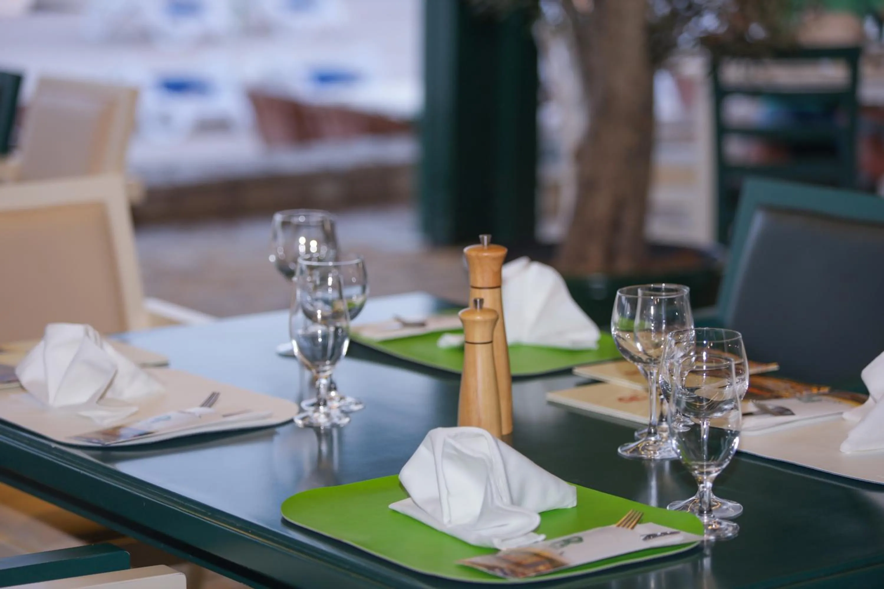 Restaurant/places to eat in Hotel RR
