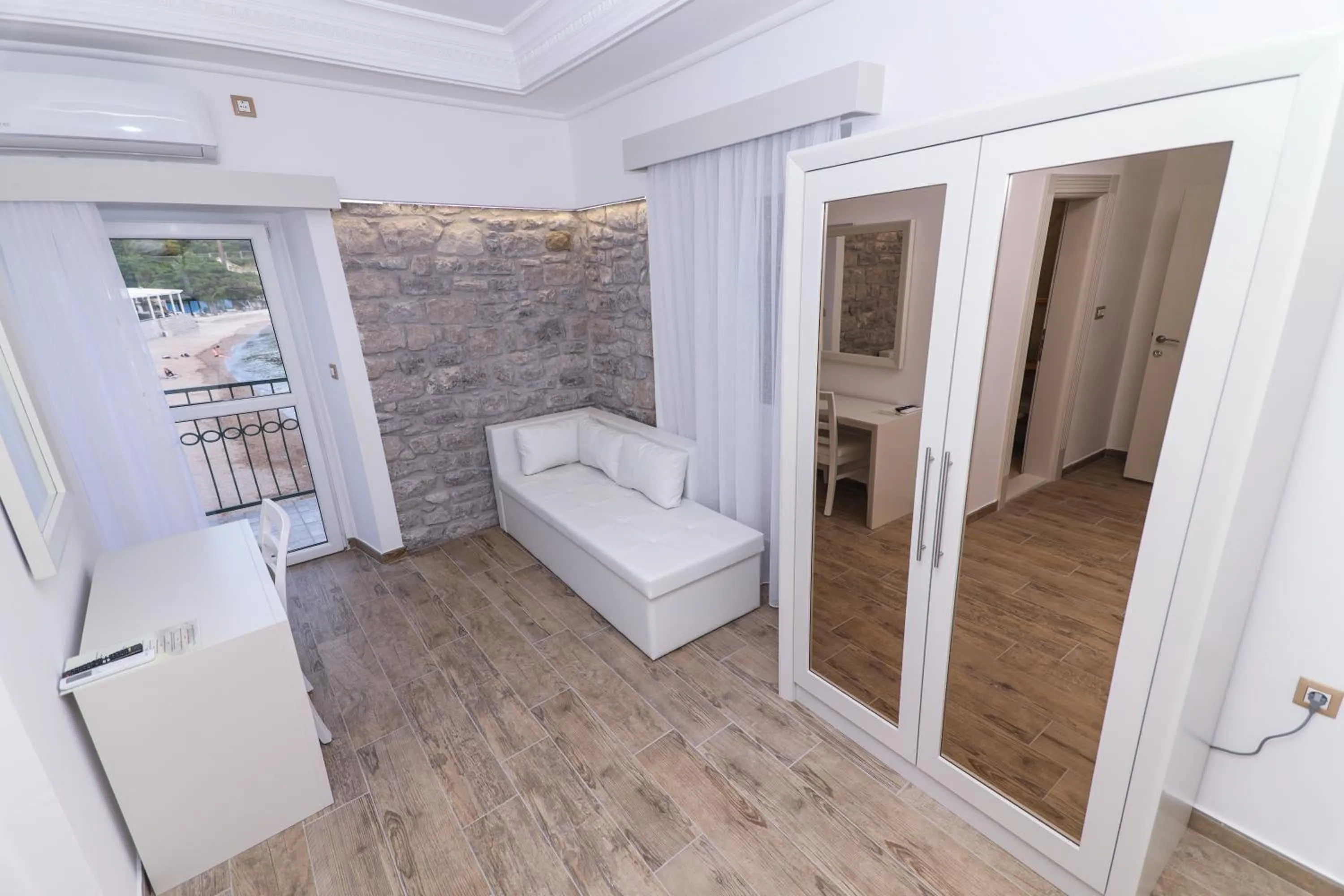 Photo of the whole room in Hotel RR
