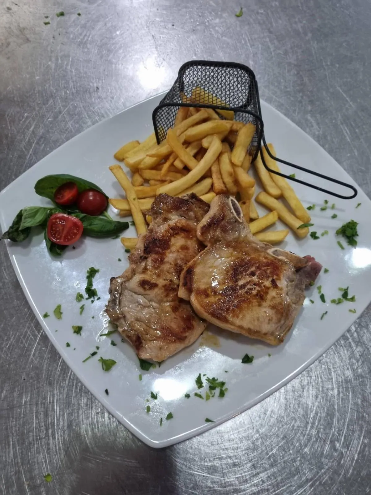 Restaurant/places to eat in Hotel RR