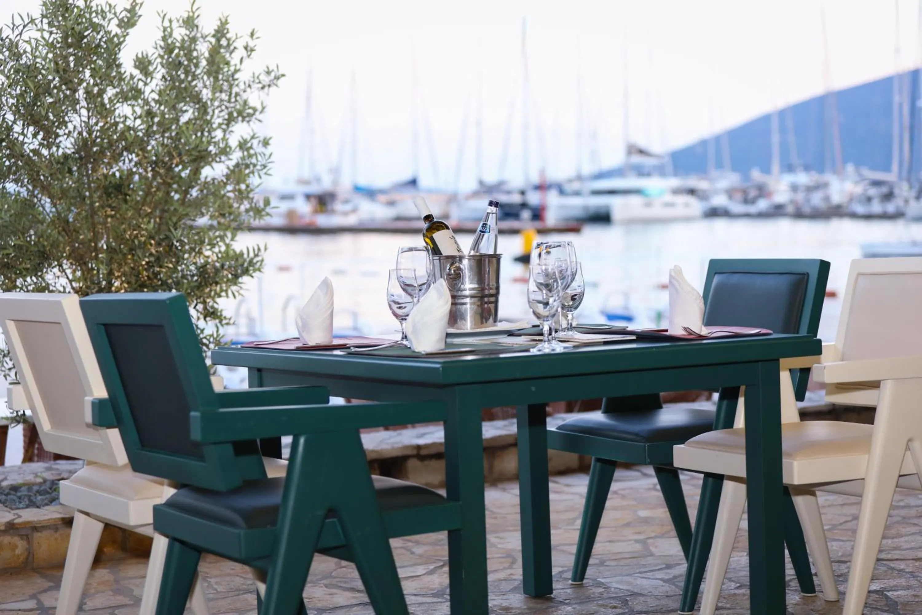 Restaurant/places to eat in Hotel RR