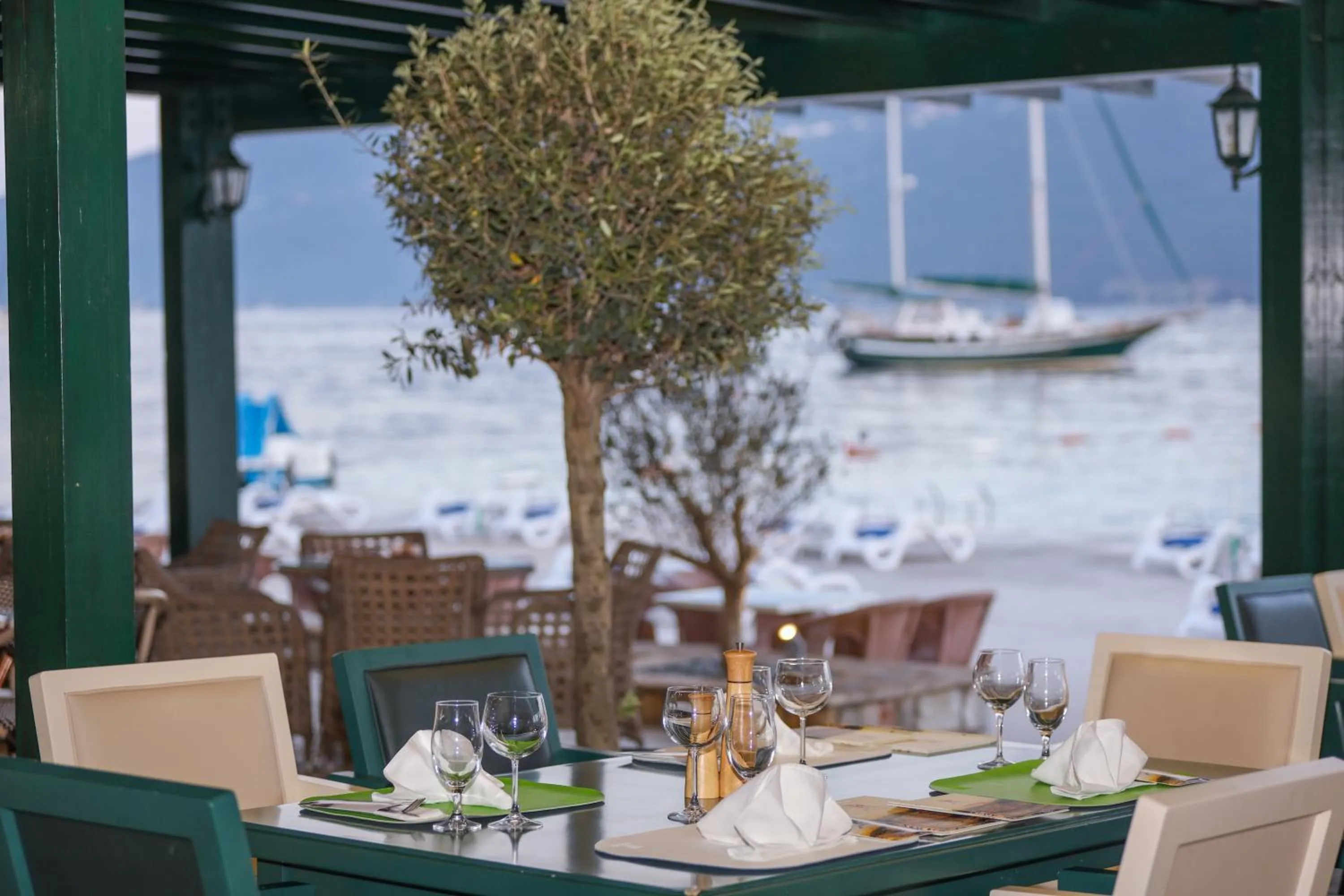 Restaurant/places to eat in Hotel RR