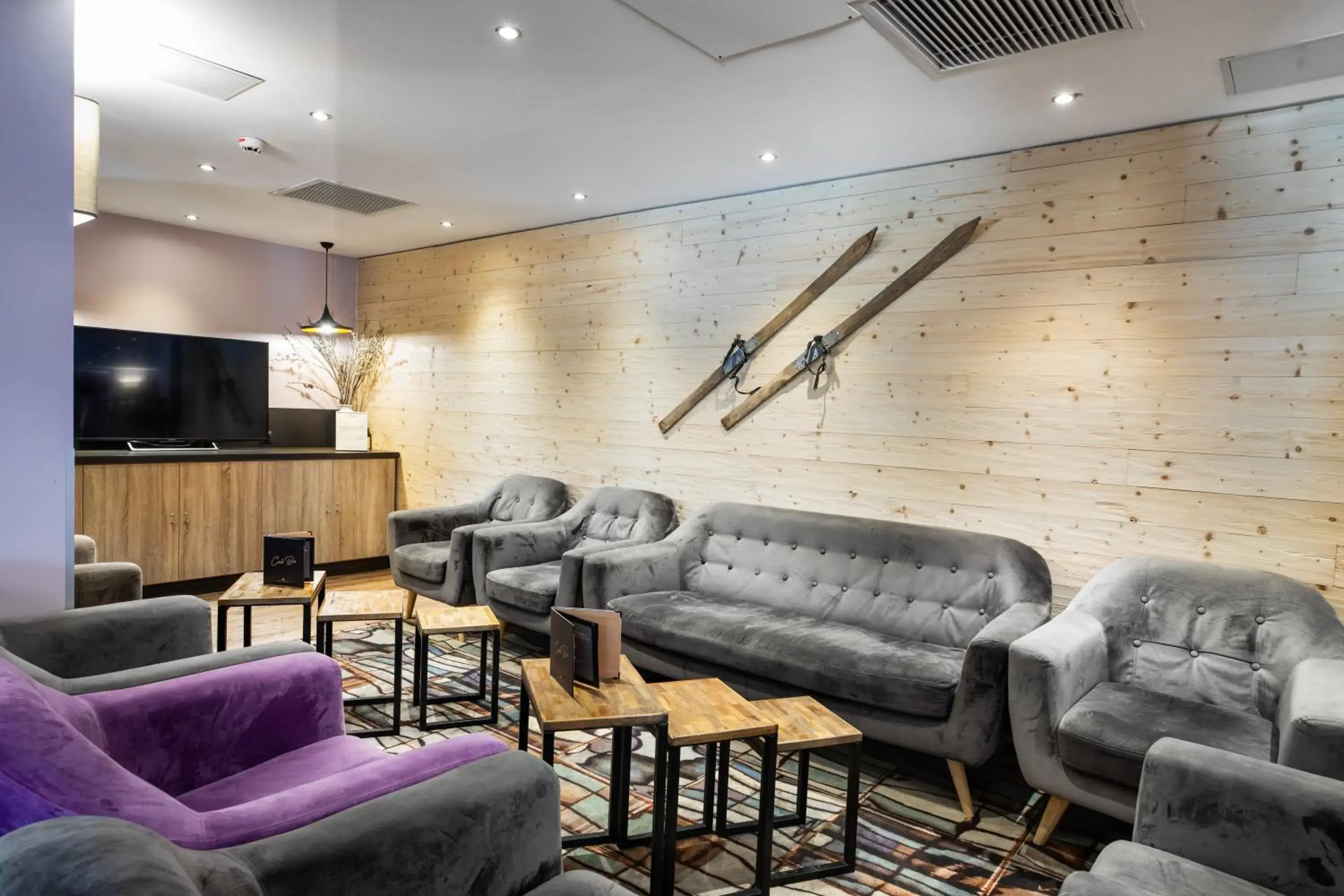 Lounge or bar in SOWELL Family Valfrejus Lounge or bar in SOWELL Family Valfrejus