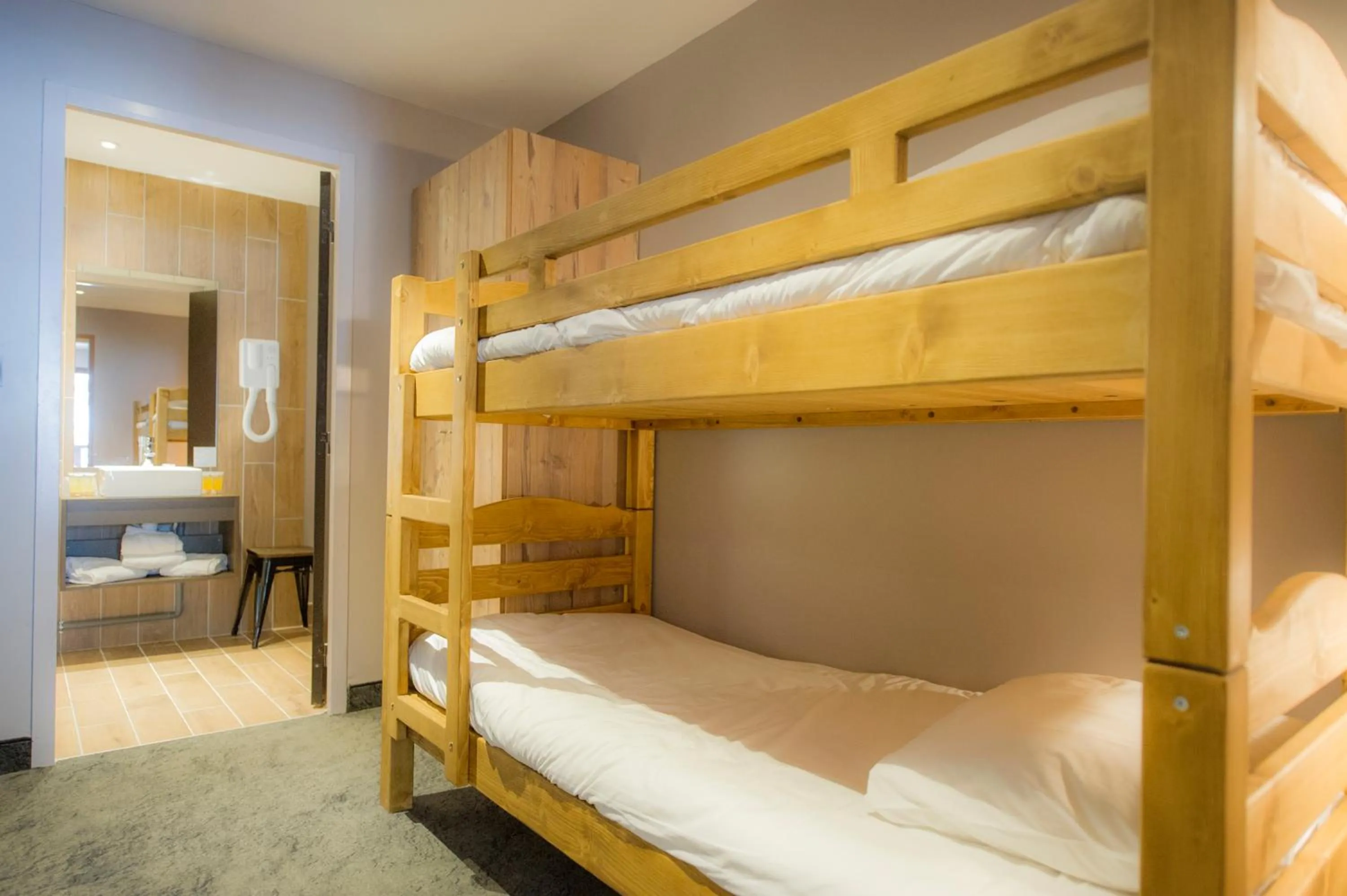 Photo of the whole room, Bed in SOWELL Family Valfrejus