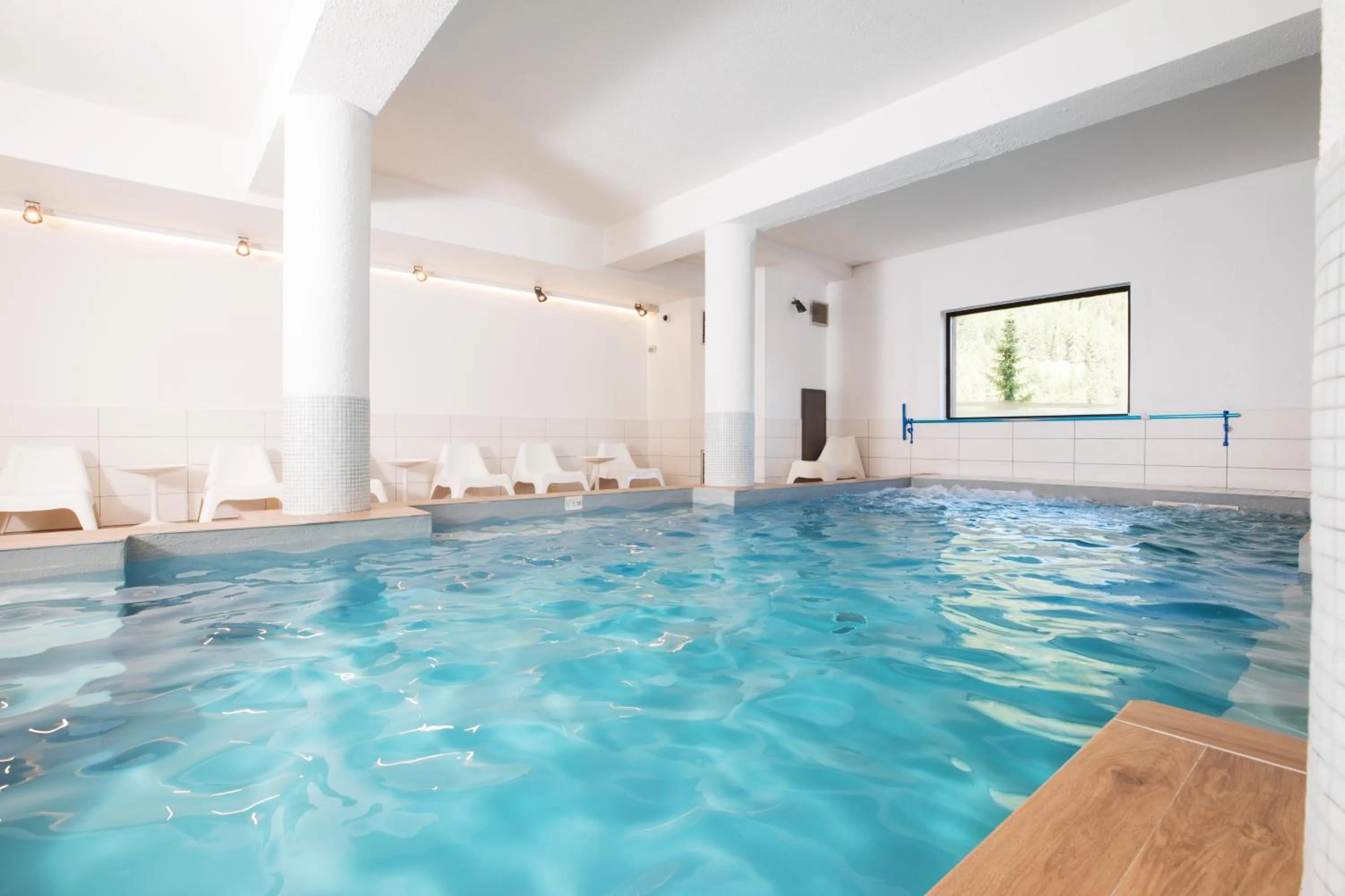 Swimming pool in SOWELL Family Valfrejus