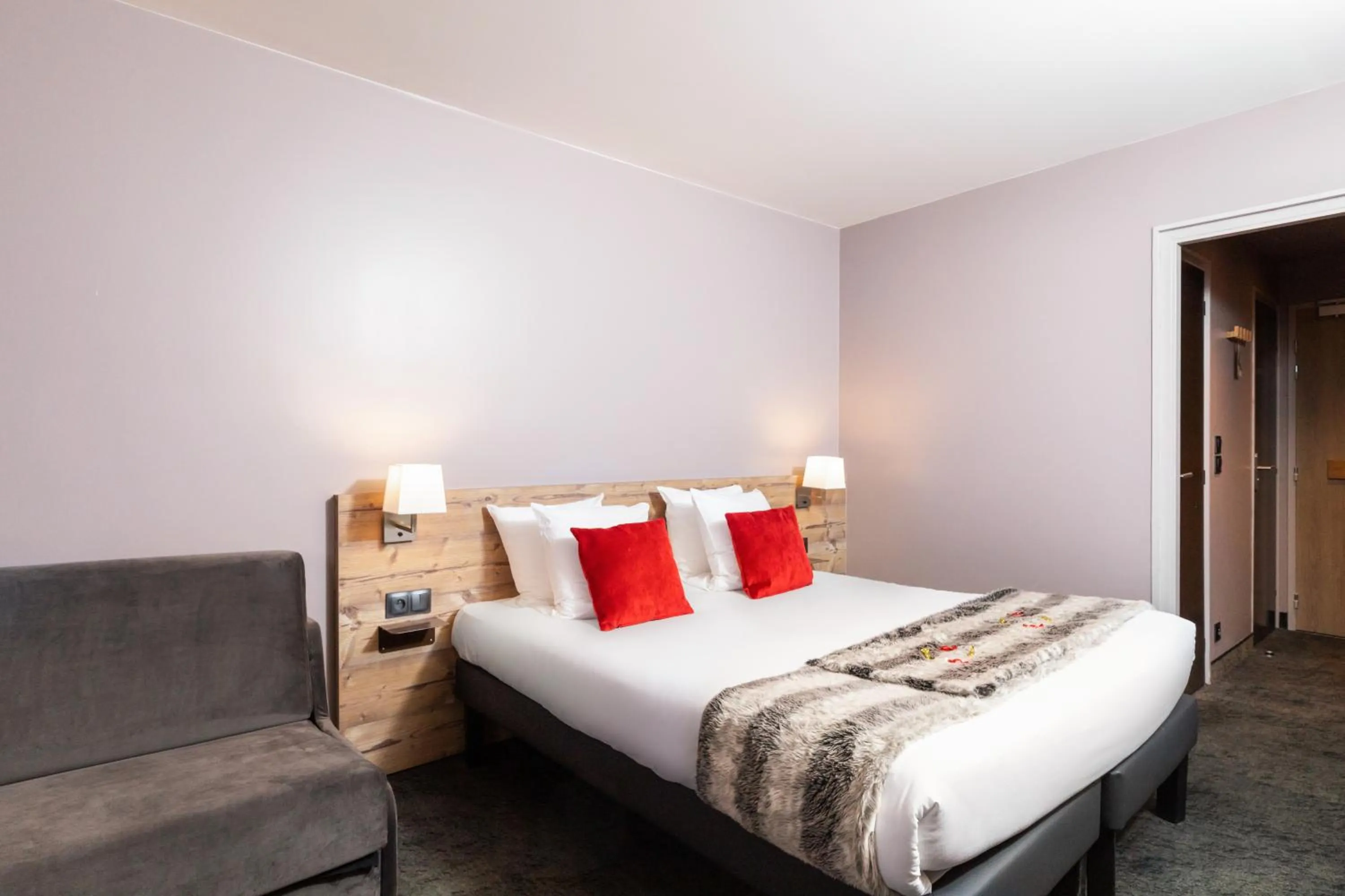 Bedroom, Bed in SOWELL Family Valfrejus