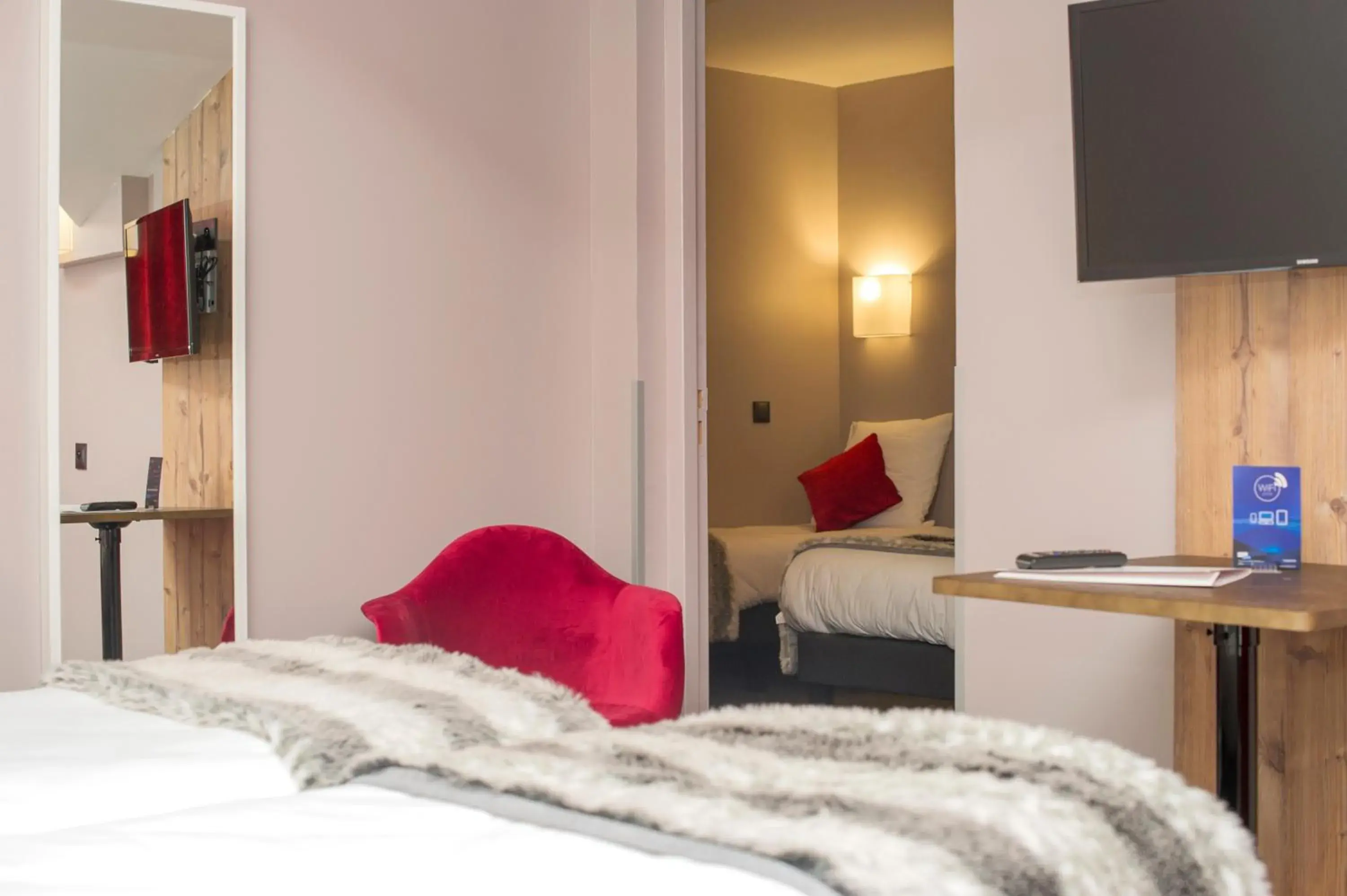 Photo of the whole room, Bed in SOWELL Family Valfrejus Photo of the whole room, Bed in SOWELL Family Valfrejus